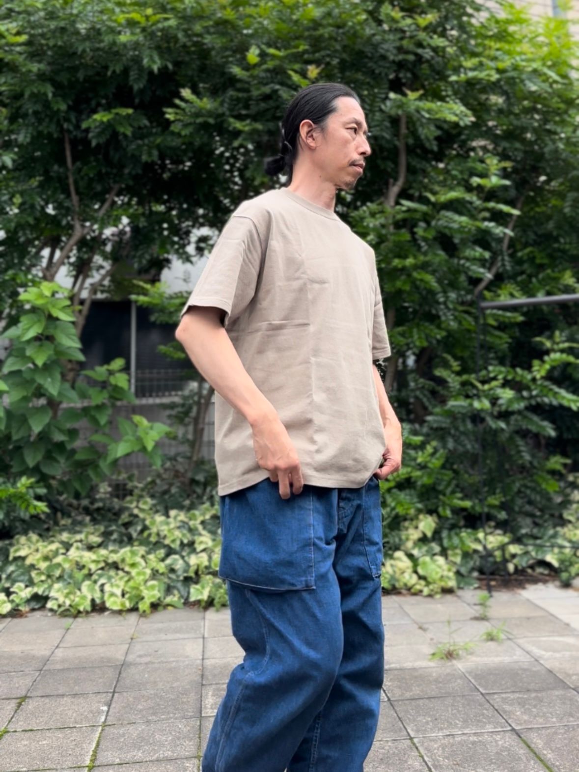 Nasngwam.×JAVARA / CANYON TEE / SAND