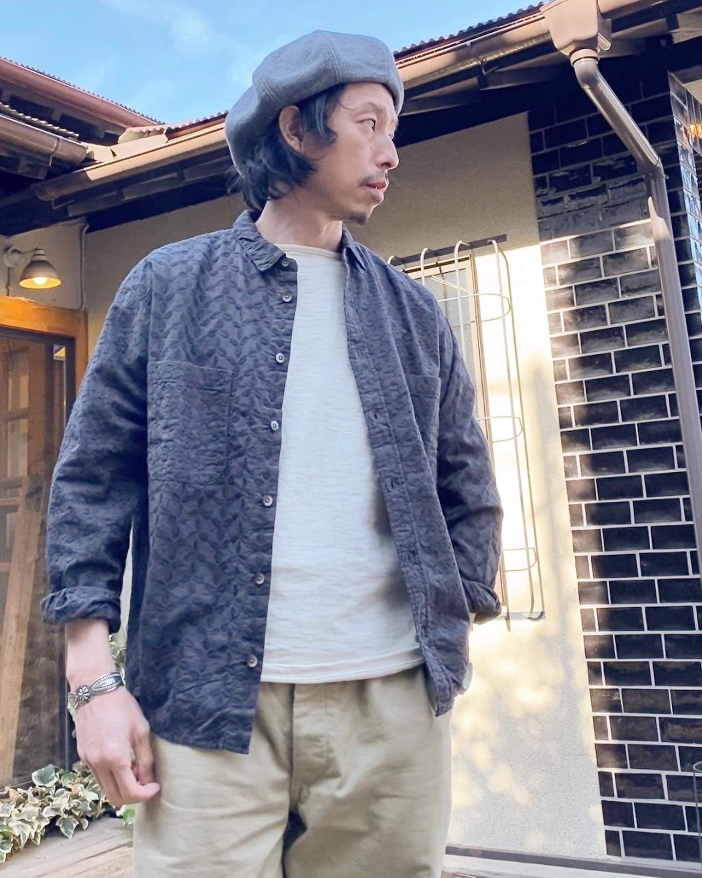 【ナスングワム / Nasngwam / NEEDLE SHIRTS / チャコール 】
