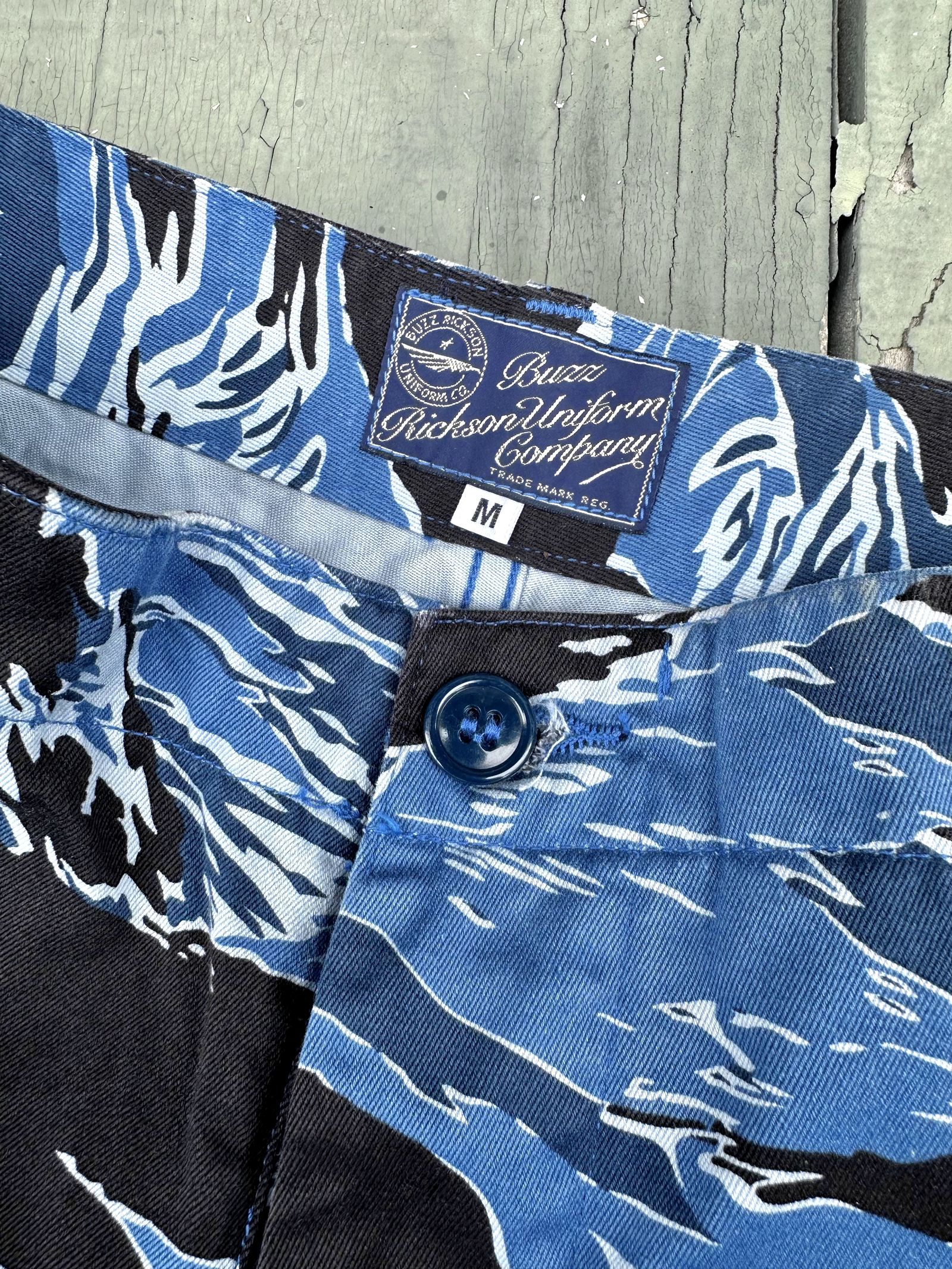 バズリクソンズ / BATTLE DRESS UNIFORM BLUE TIGER PANTS / タイガーストライプ カモフラ / ブルー(125)