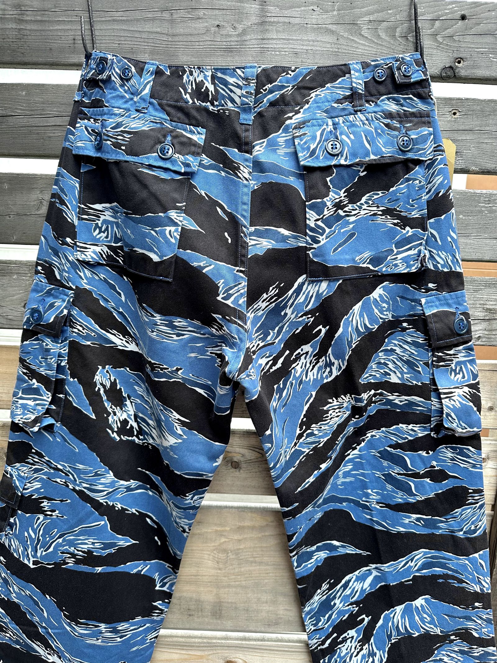 バズリクソンズ / BATTLE DRESS UNIFORM BLUE TIGER PANTS / タイガーストライプ カモフラ / ブルー(125)
