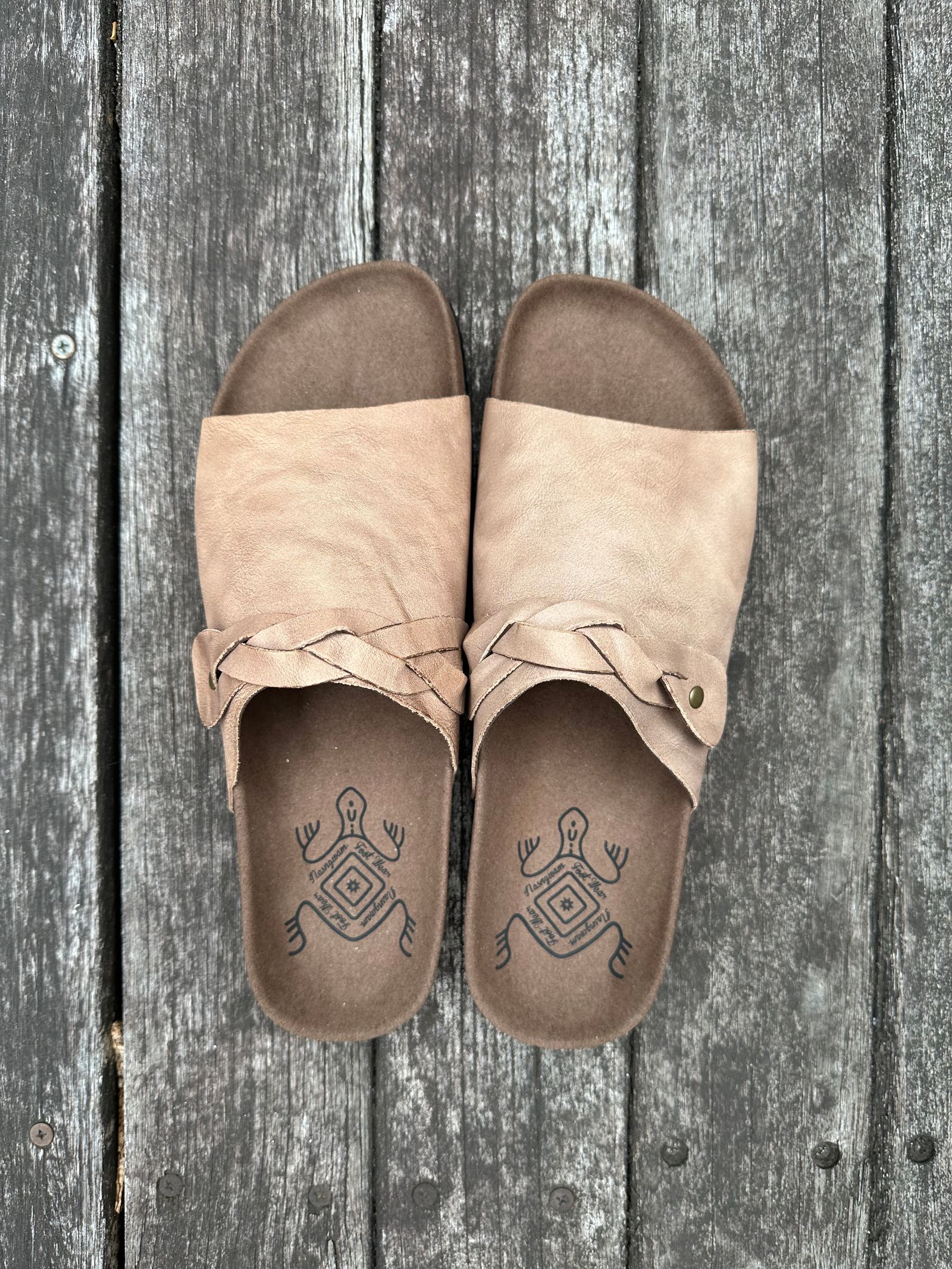 nasngwam ナスングワム　サンダル　　ビルケン Nasngwam. - BRAID SANDAL / レザーサンダル / ベージュ | NARO