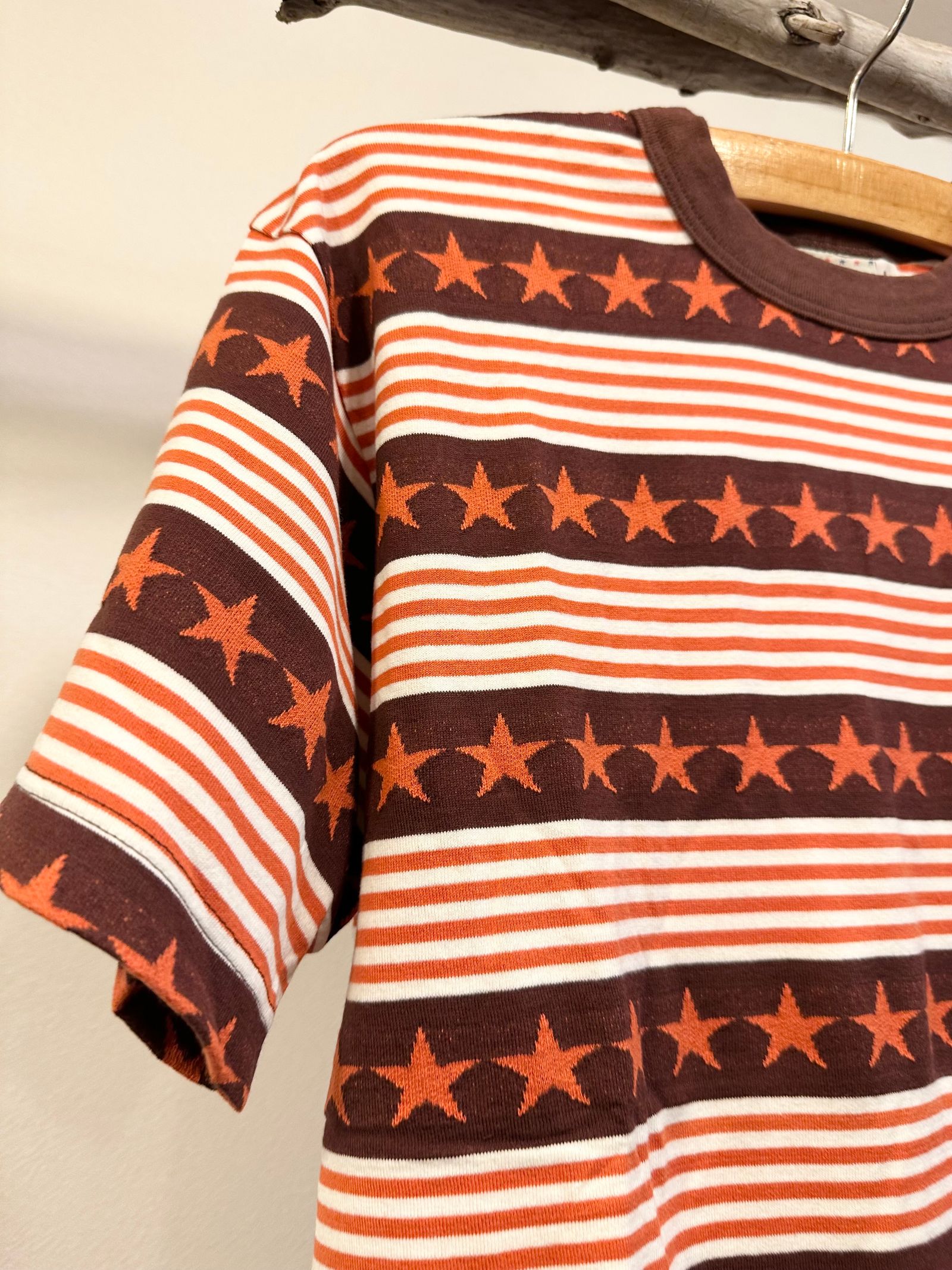 SC77705 / スターモチーフジャガード 半袖Tシャツ / ブラウン