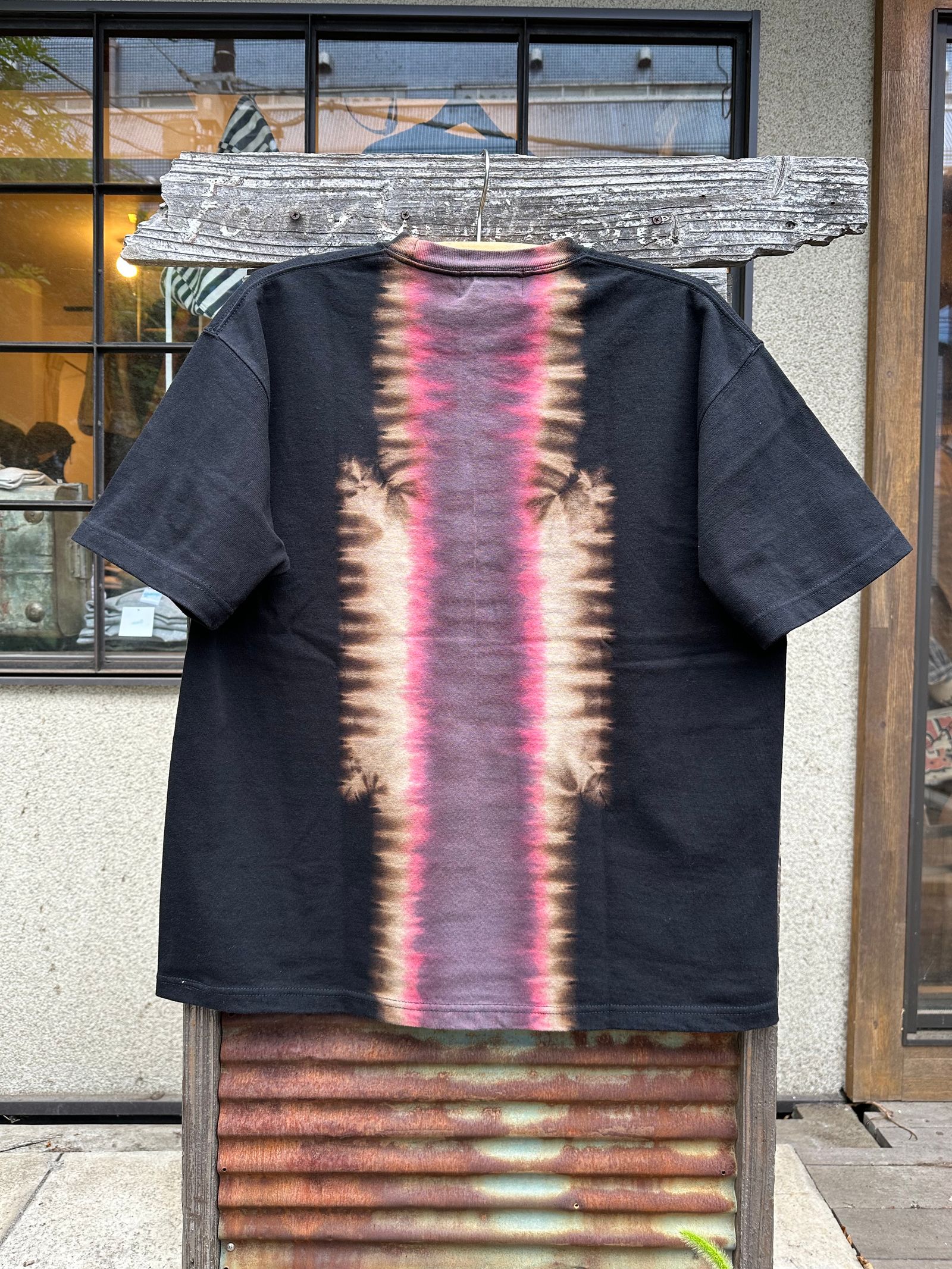 Nasngwam.×JAVARA / CANYON TEE / BLACK
