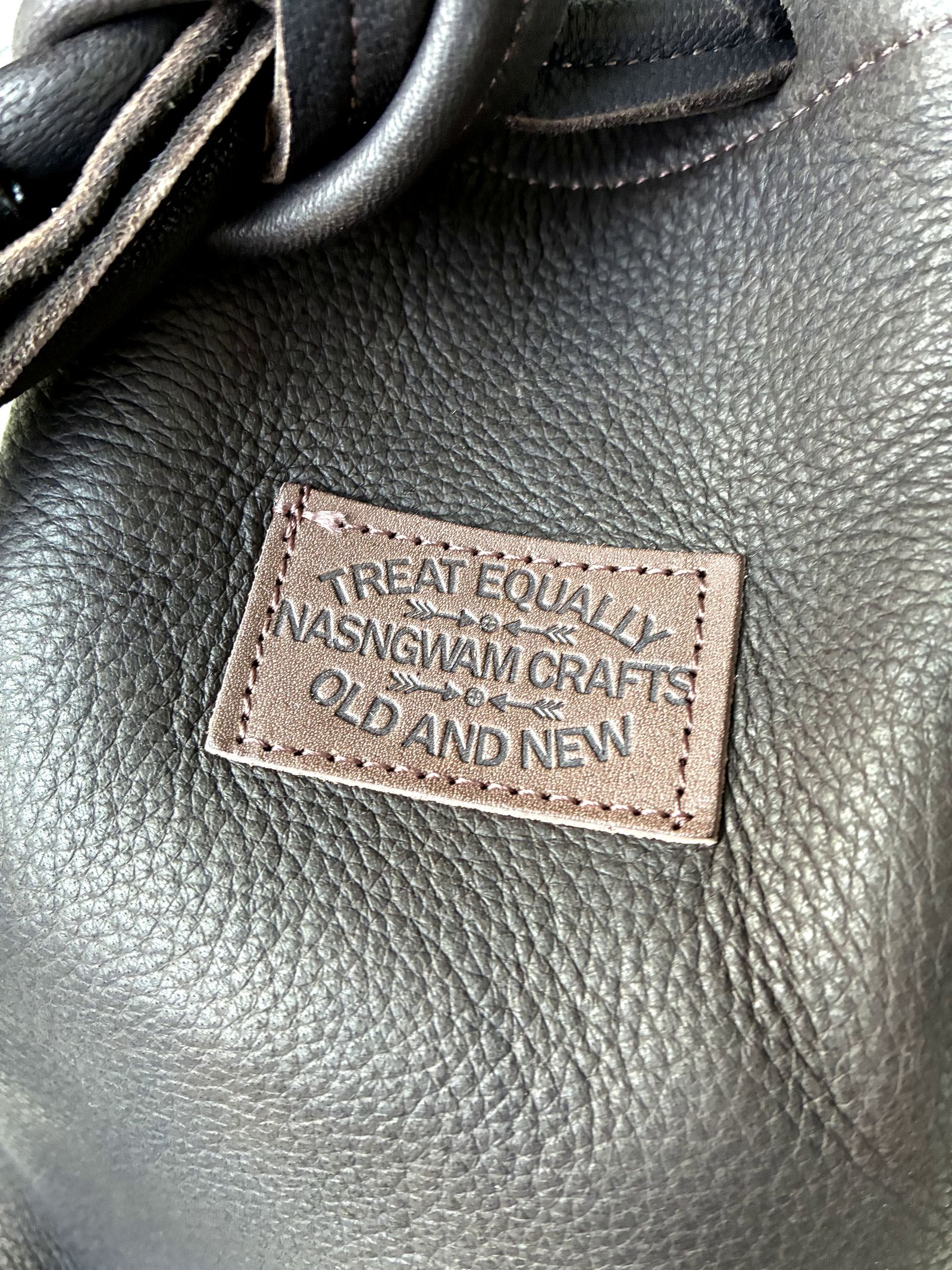 Nasngwam.×EARLY MORNING / ディアスキンウイスキーバッグ / ブラウン