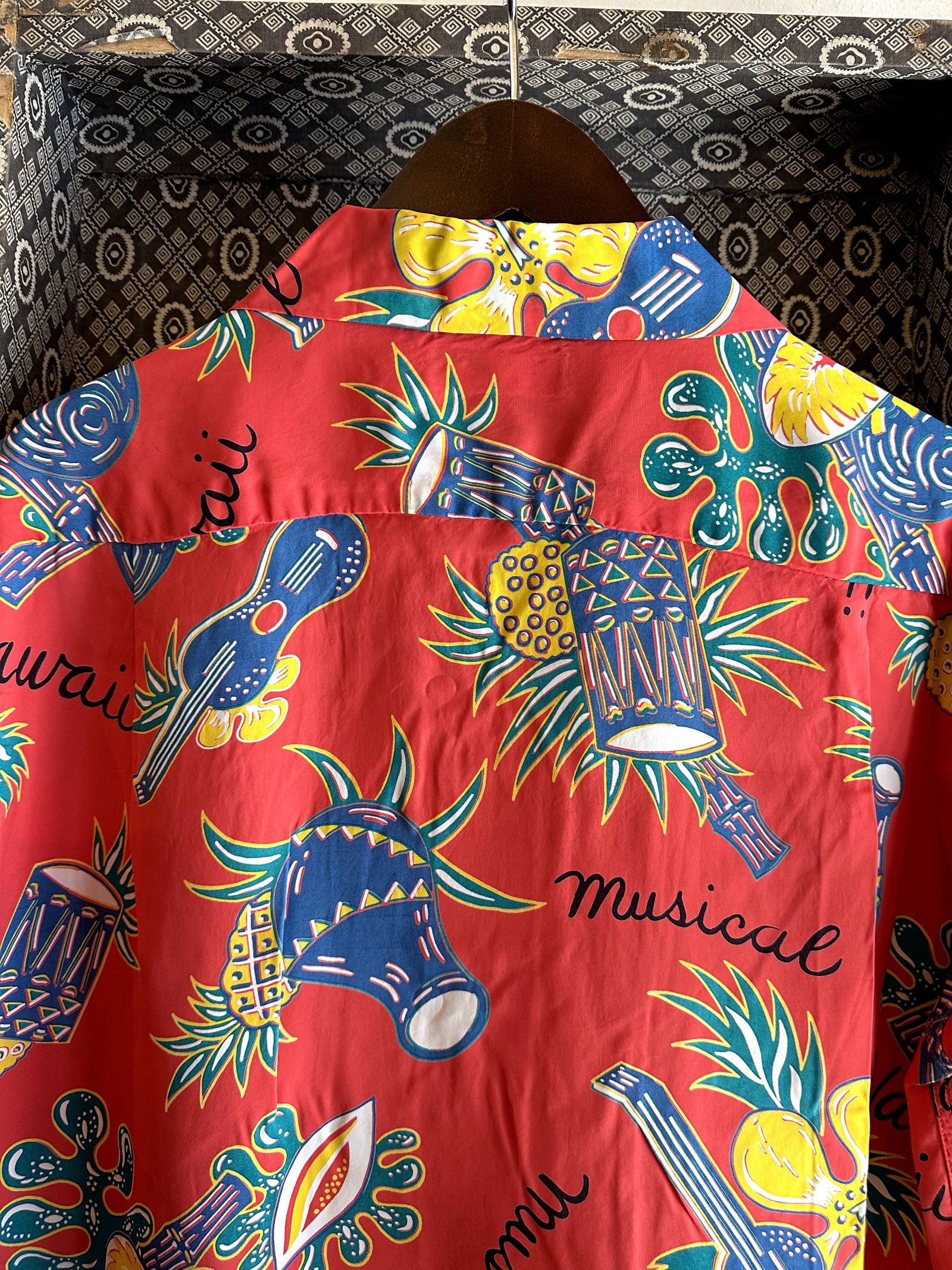 ALOHA SHIRTS “HAWAII MUSICAL”  /半袖レーヨンシャツ / アロハシャツ / ハワイアン / ウクレレ柄 / SS39018 / レッド (165)
