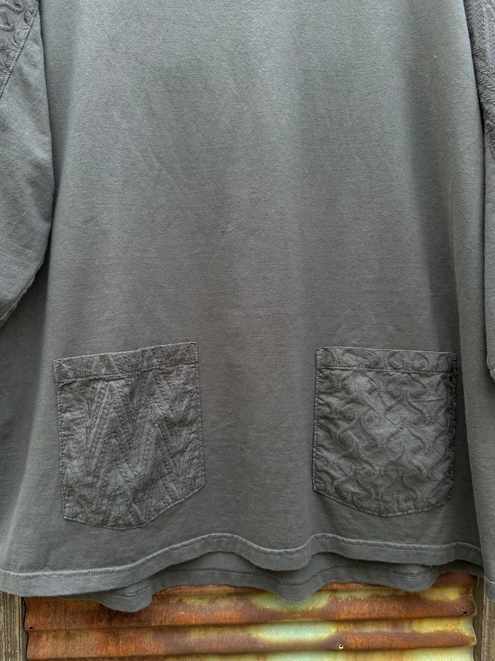 NEEDLE CUTSEW / ニードルカットソー / チャコール