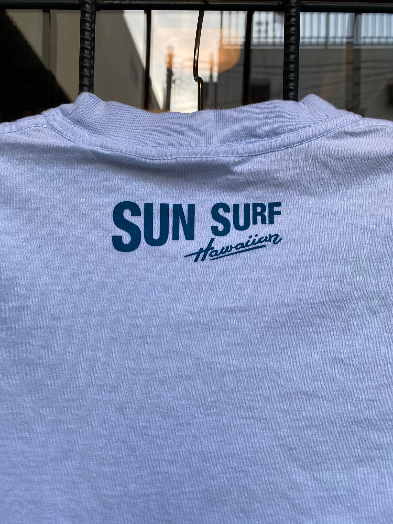 SUN SURF × PEANUTS S/S T-SHIRT / スヌーピーTシャツ ”ALOHA HAWAII” / SS78753 / スカイ(121)