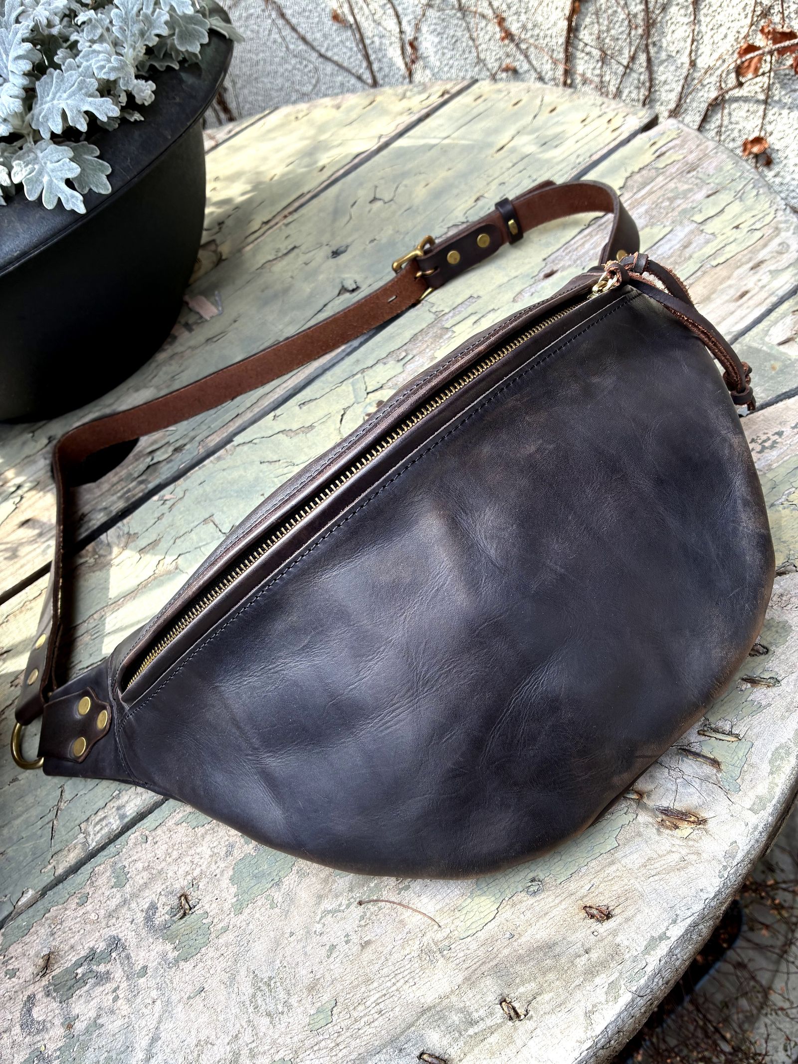 レザートラベルウエストバッグ / ポーチ / ブラック