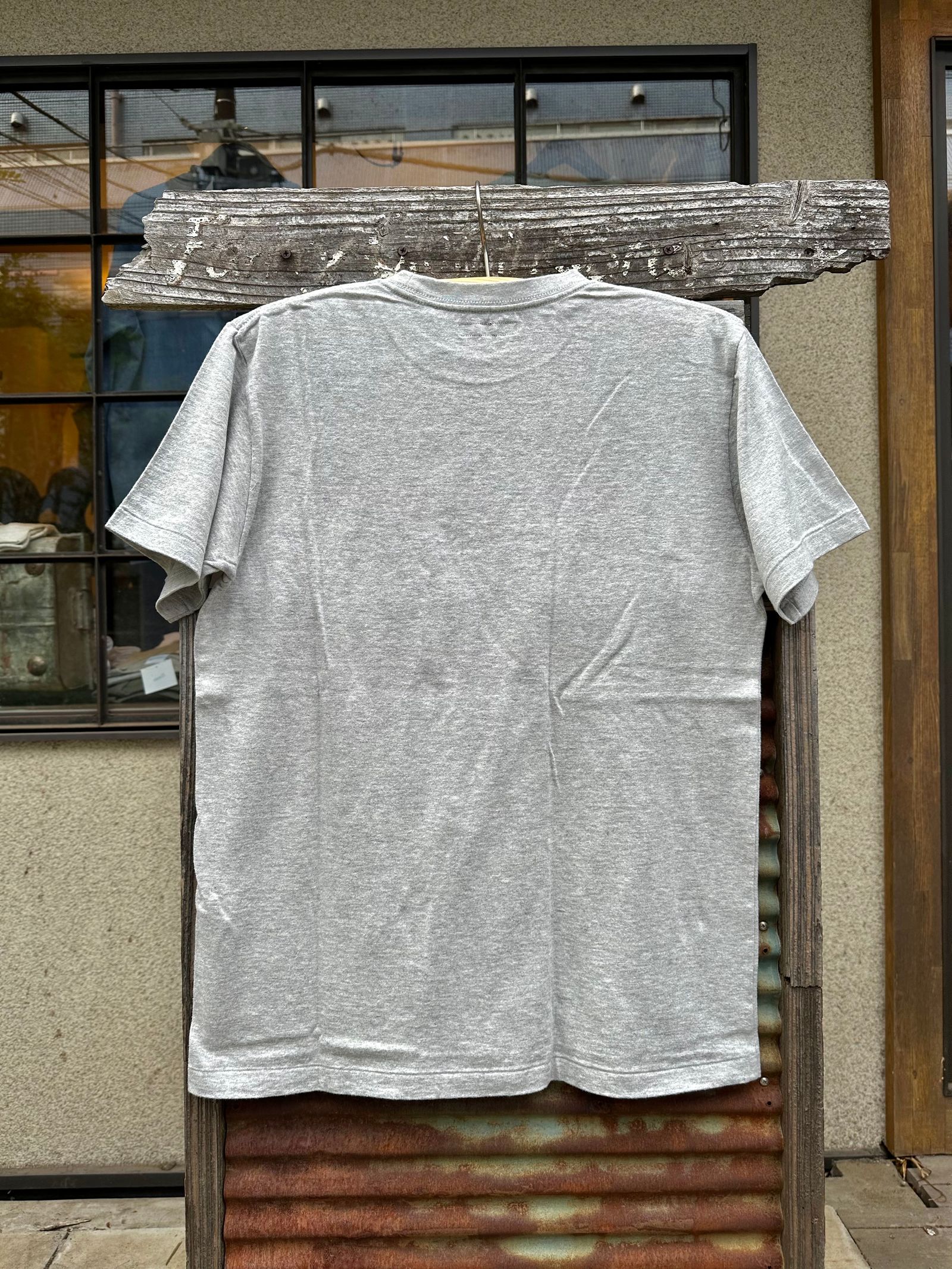 BLUE BLUE 67 ビッグロゴ Tシャツ / グレー