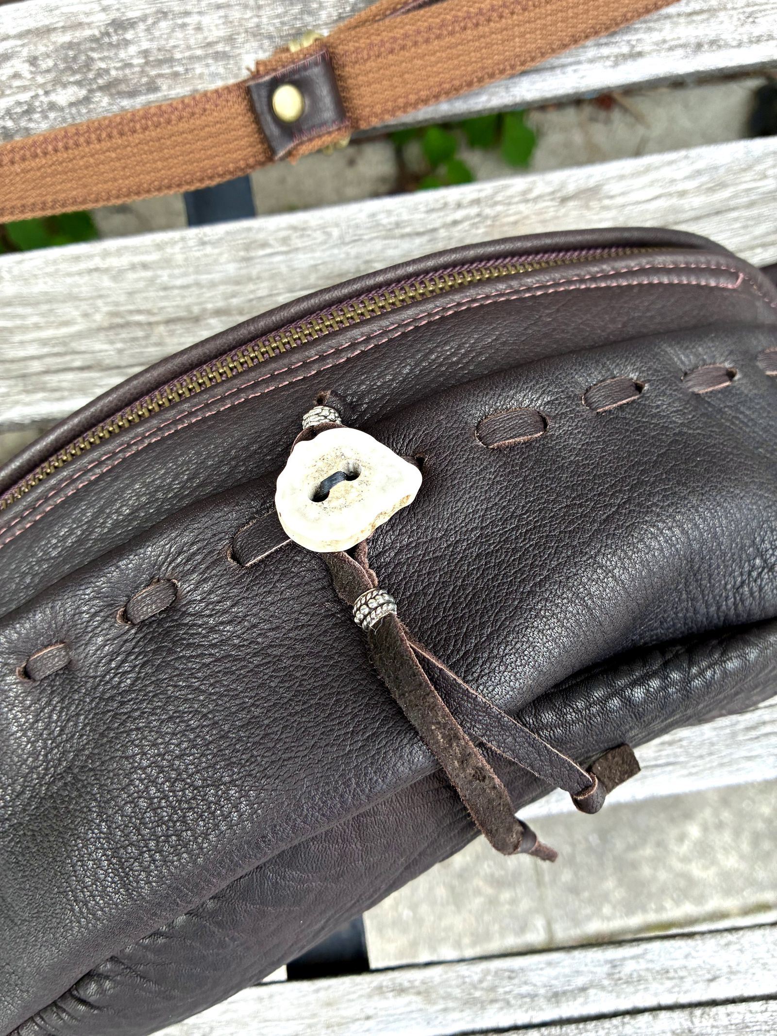 Nasngwam.×Early Morning / DEERSKIN BODY BAG / ブラウン / ナスングワム