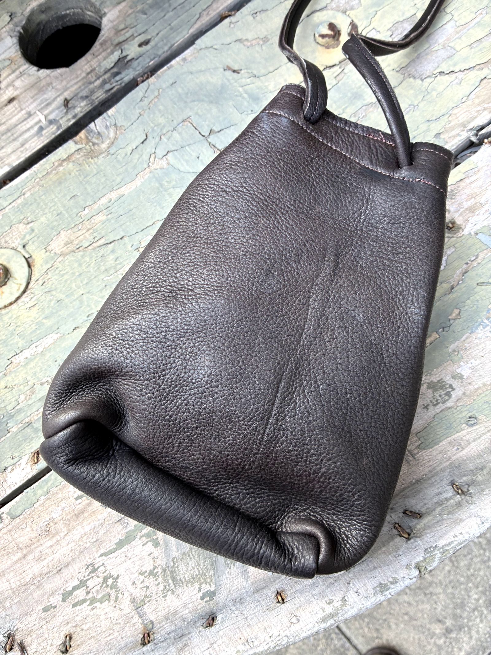 Nasngwam.×EARLY MORNING / ディアスキンウイスキーバッグ / ブラウン