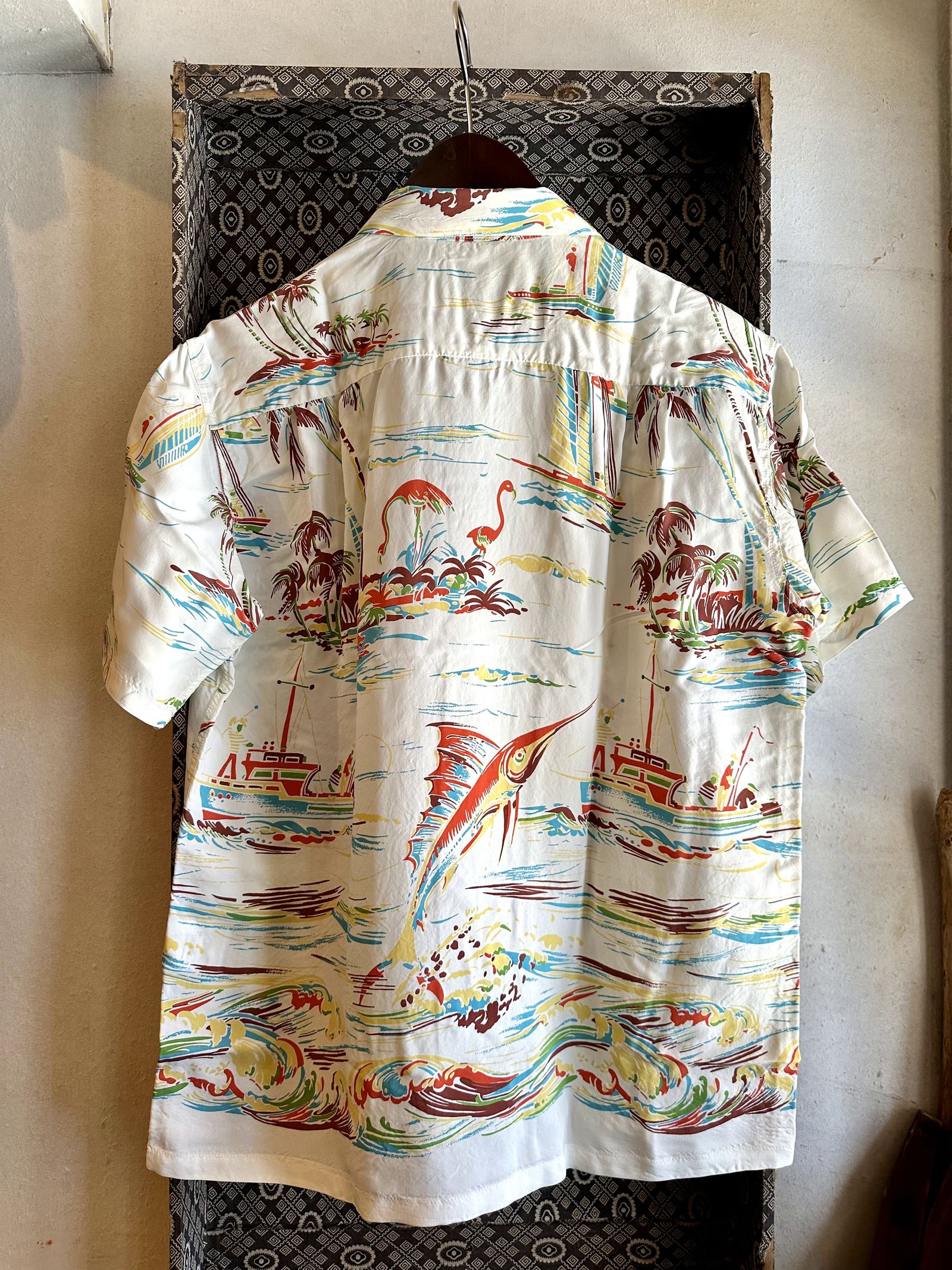 DK39040 / デュークカハナモク/ SPECIAL EDITION “FISHING BOAT” 半袖 / アロハシャツ / ハワイアン/ スペシャル / トローリング柄 / オフホワイト (105)