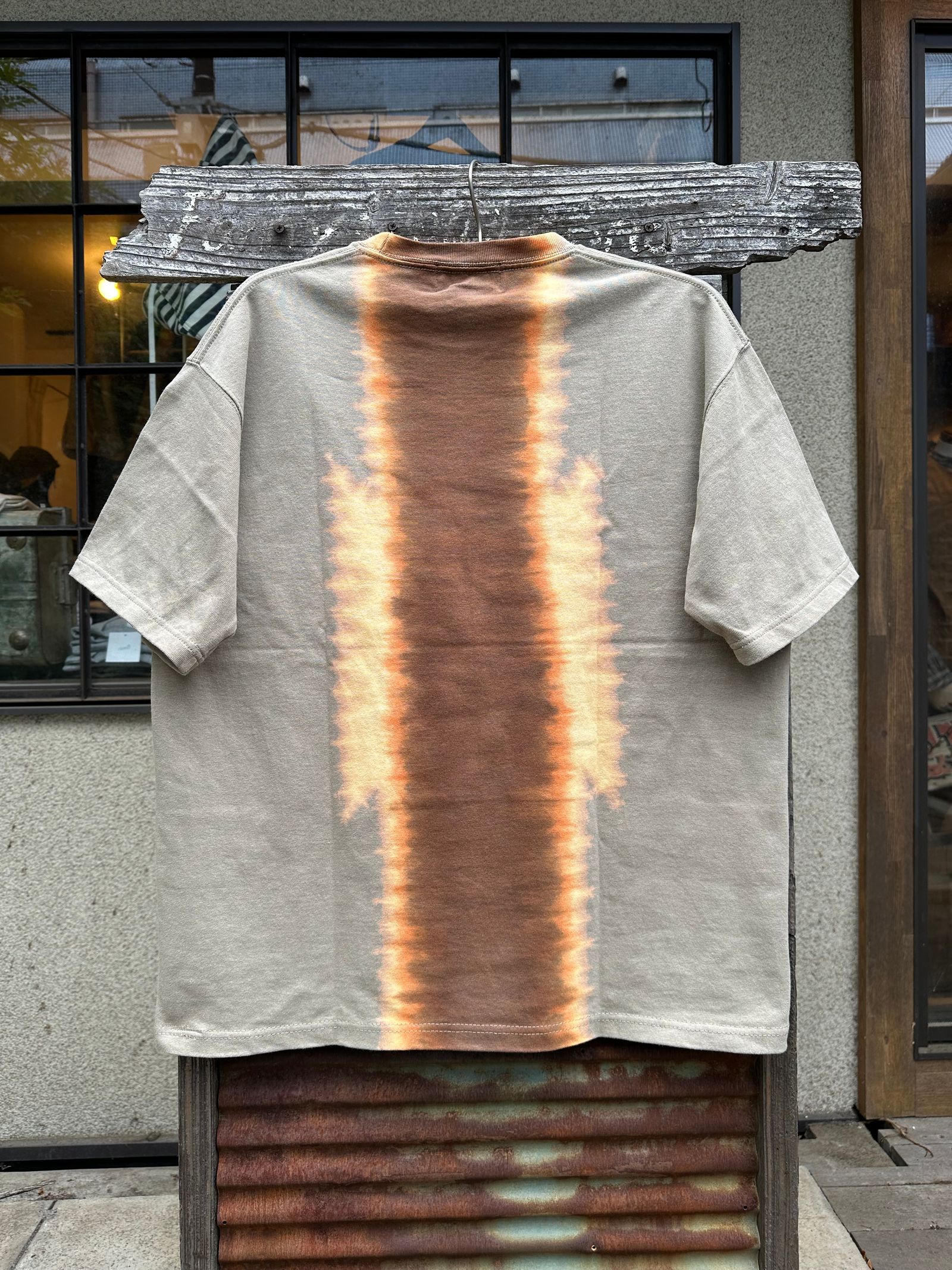 Nasngwam.×JAVARA / CANYON TEE / SAND