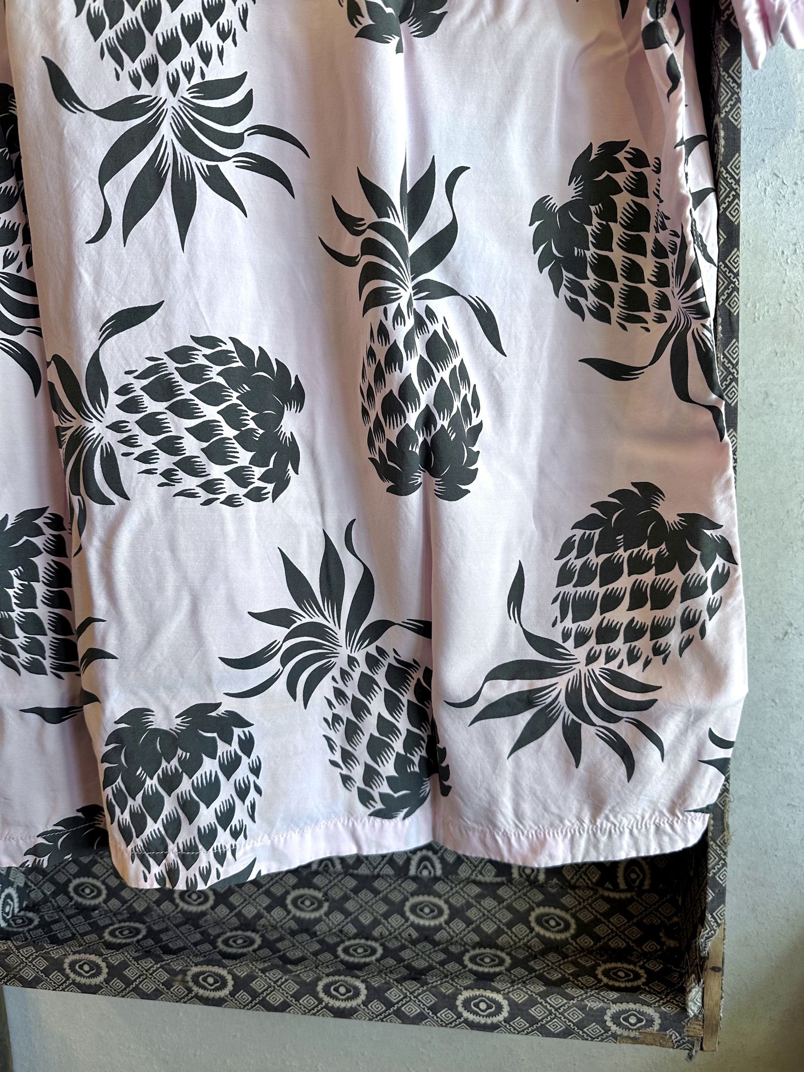 DK36201 / デュークカハナモク/ SPECIAL EDITION “DUKE'S PINEAPPLE” 半袖 / アロハシャツ / ハワイアン/ スペシャル / パイナップル柄 / ピンク (165)