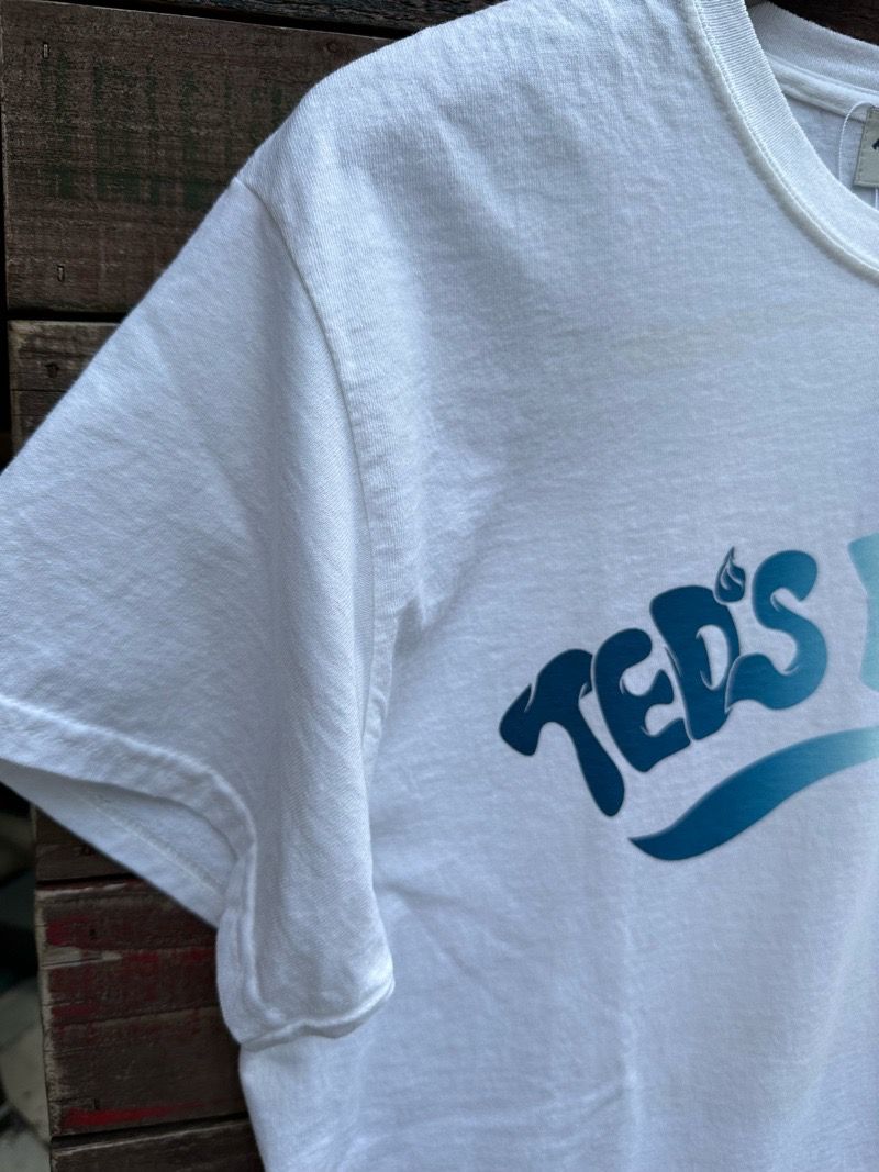 TED’S BAKERY グラデーションロゴ Tシャツ / ホワイト
