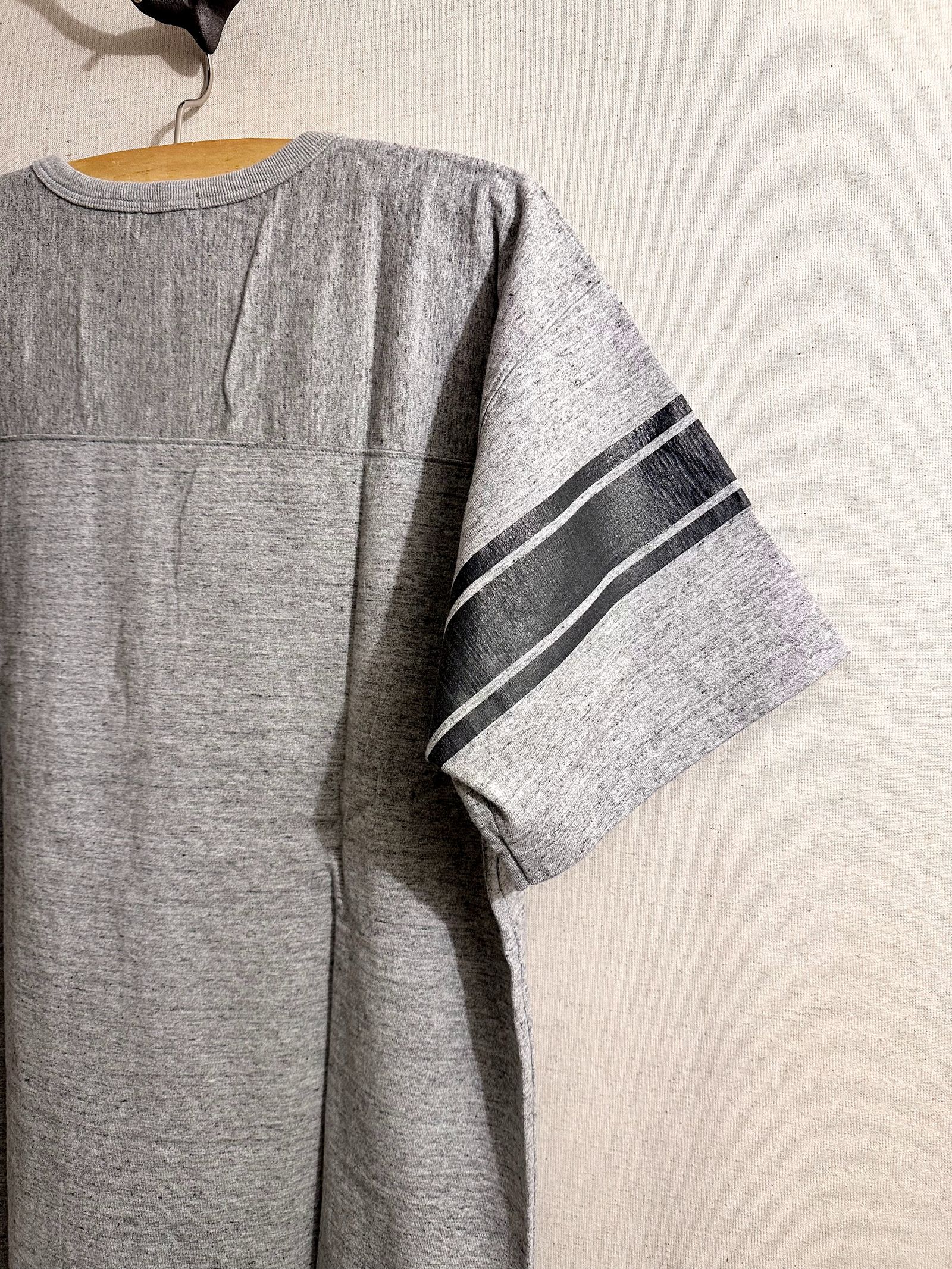 WHITESVILLE / ホワイツビル 14/- HALF SLEEVE FOOTBALL T-SHIRT  W/PRINT/ ナンバリング半袖フットボールTシャツ / WV79156 ヘザーグレー(113)