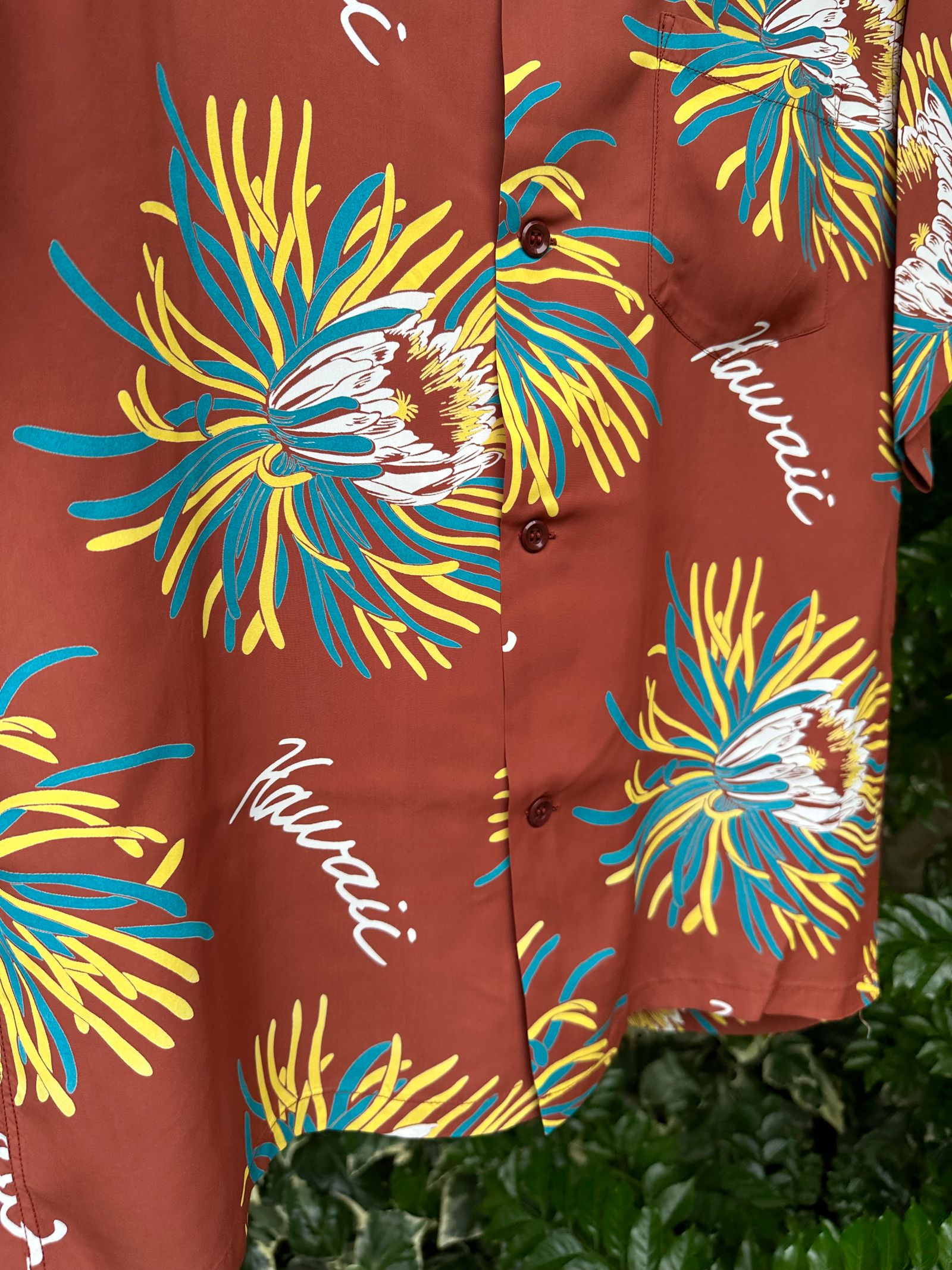 SUN SURF - ALOHA SHIRTS “ ISLAND BLOOM ” /半袖レーヨンシャツ / アロハシャツ / ハワイアン / 月下美人  / SS39028 / オフホワイト (105) | NARO CLOTHING