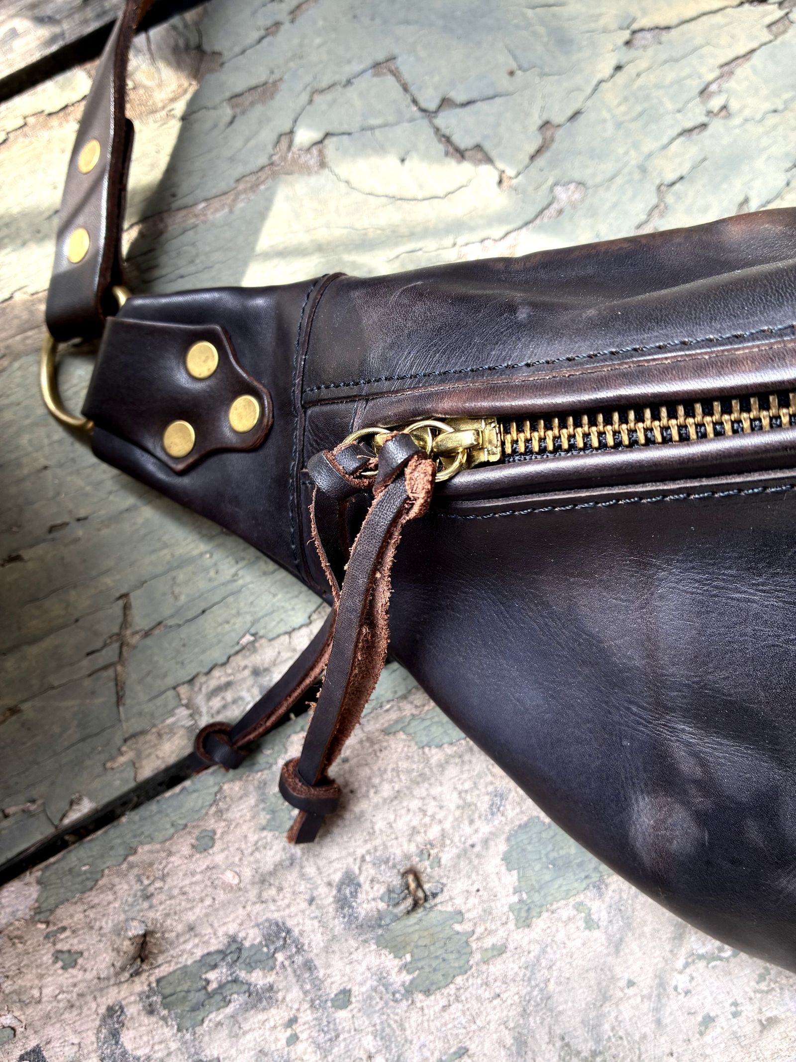 レザートラベルウエストバッグ / ポーチ / ブラック