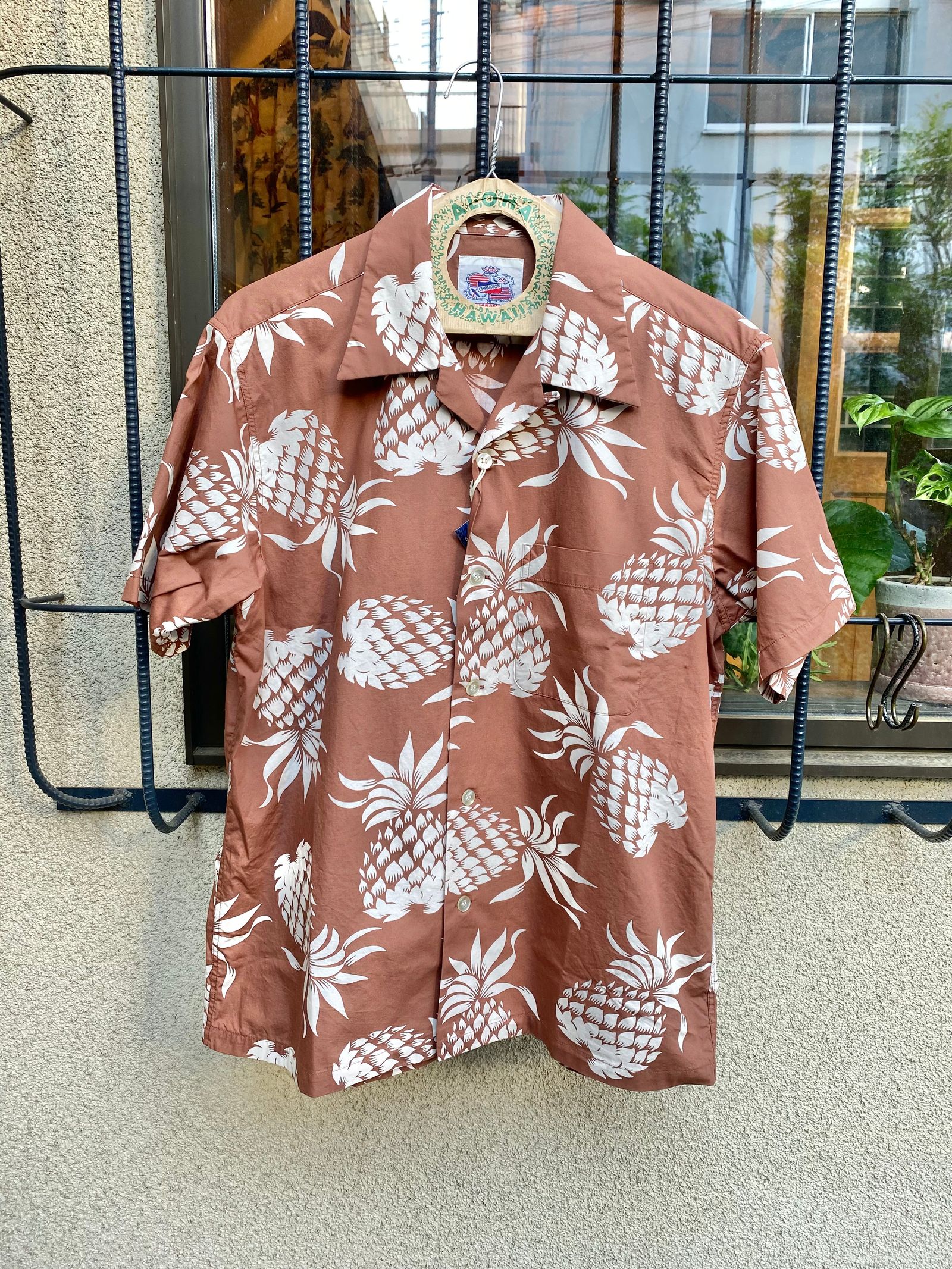 COTTON HAWAIIAN SHIRT “DUKE'S PINEAPPLE” / アロハシャツ / パイナップル柄  / ブラウン (138)