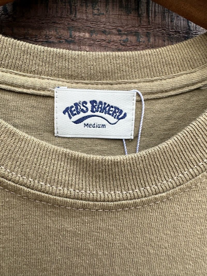 TED’S BAKERY  グラデーションロゴ Tシャツ  / オリーブ