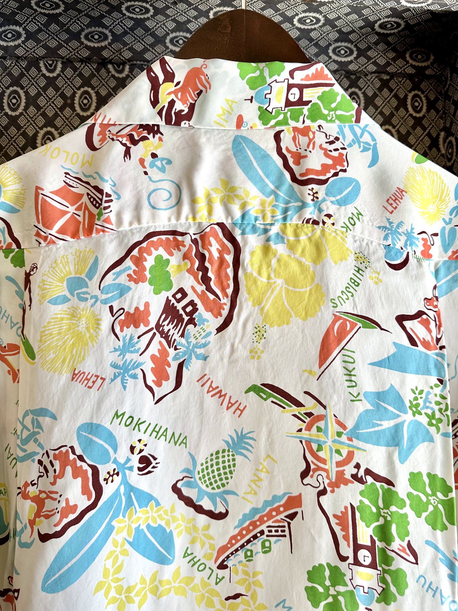 SYMBOL OF THE ISLANDS / 半袖レーヨンシャツ / アロハシャツ / ハワイアン / SS39026 / オフホワイト  (105)