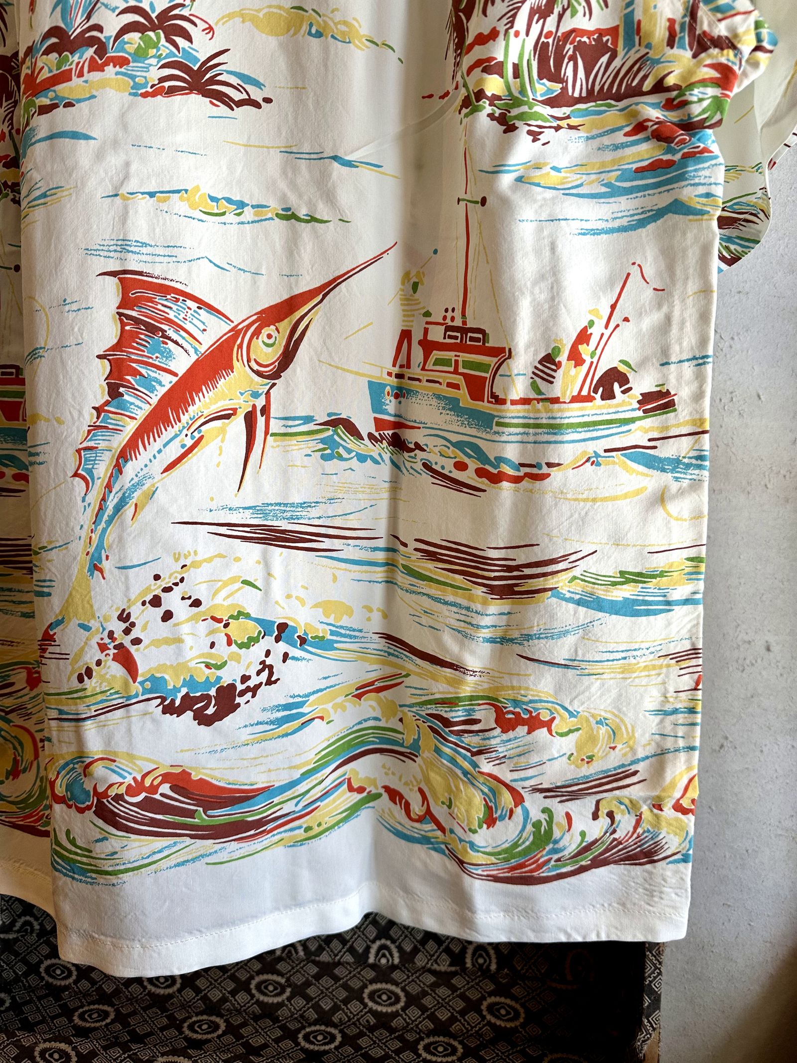 DK39040 / デュークカハナモク/ SPECIAL EDITION “FISHING BOAT” 半袖 / アロハシャツ / ハワイアン/ スペシャル / トローリング柄 / オフホワイト (105)