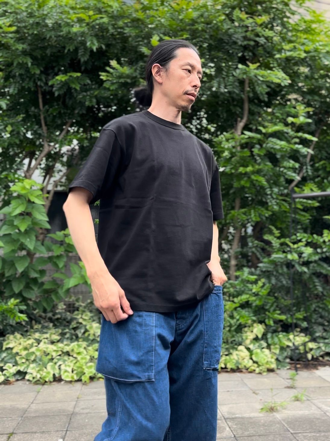 Nasngwam.×JAVARA / CANYON TEE / BLACK