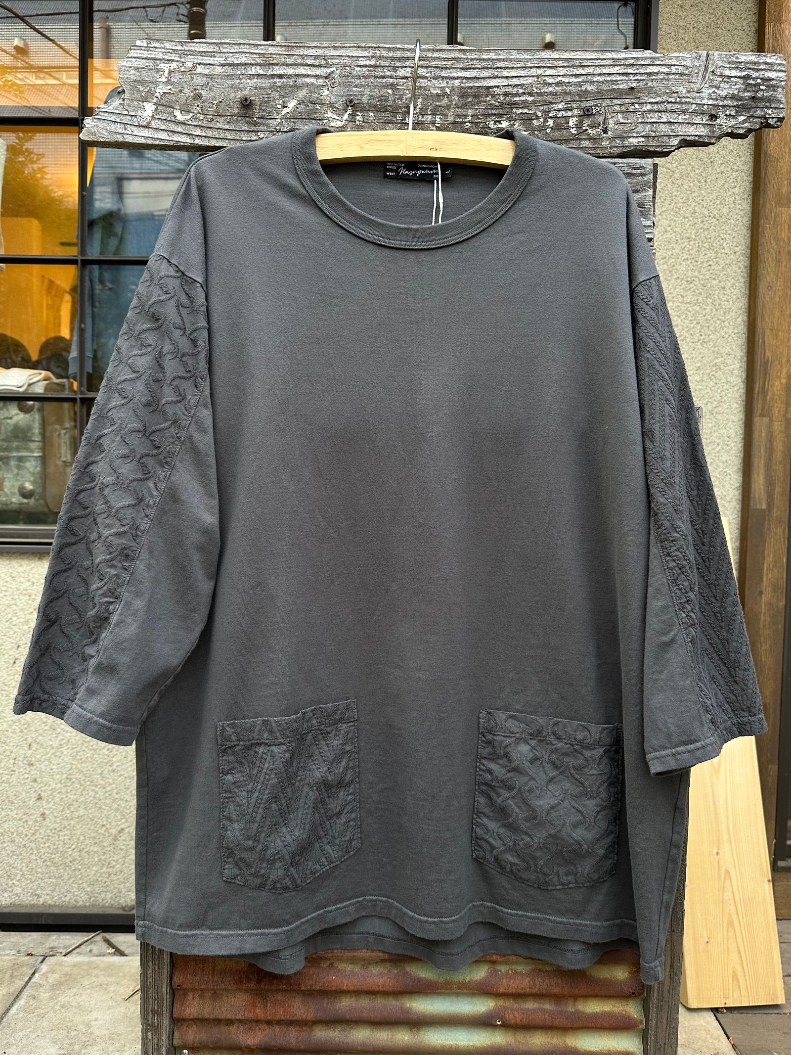NEEDLE CUTSEW / ニードルカットソー / チャコール
