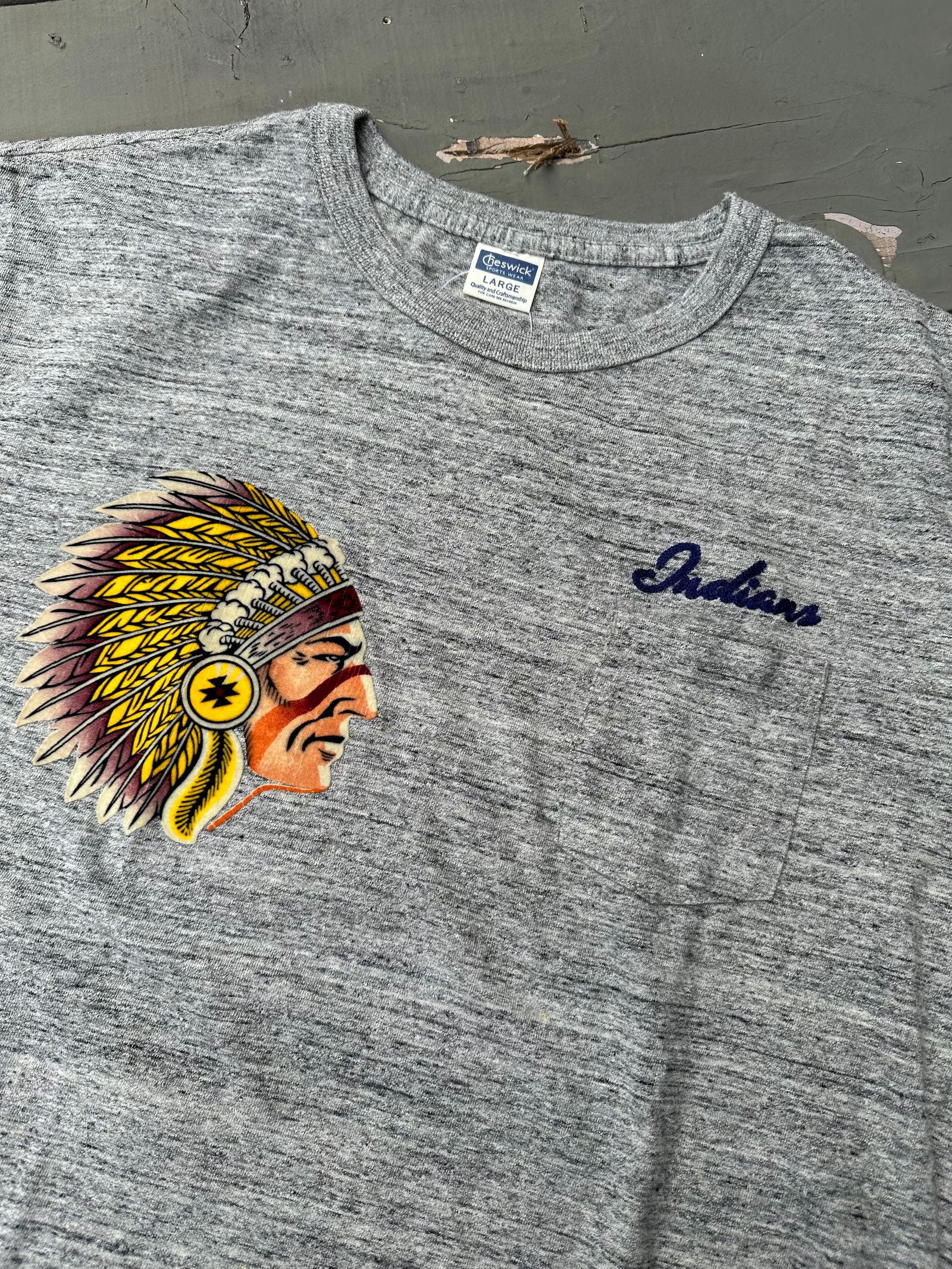 Cheswick / チェスウィック / インディアンヘッド カラーフロッキープリントTシャツ /ヘザーグレー