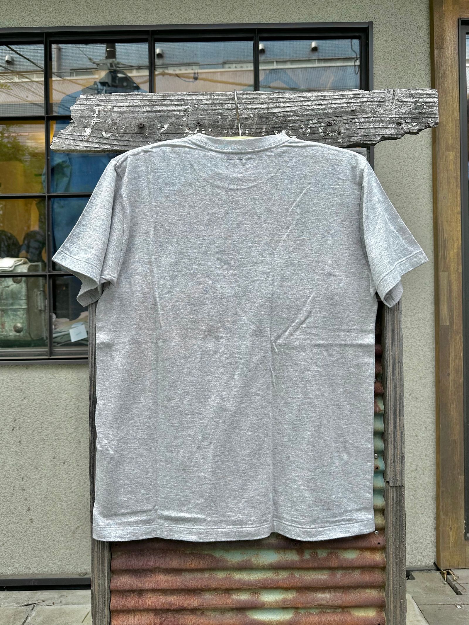 BLUE BLUE JOURNEY ロゴTシャツ / グレー