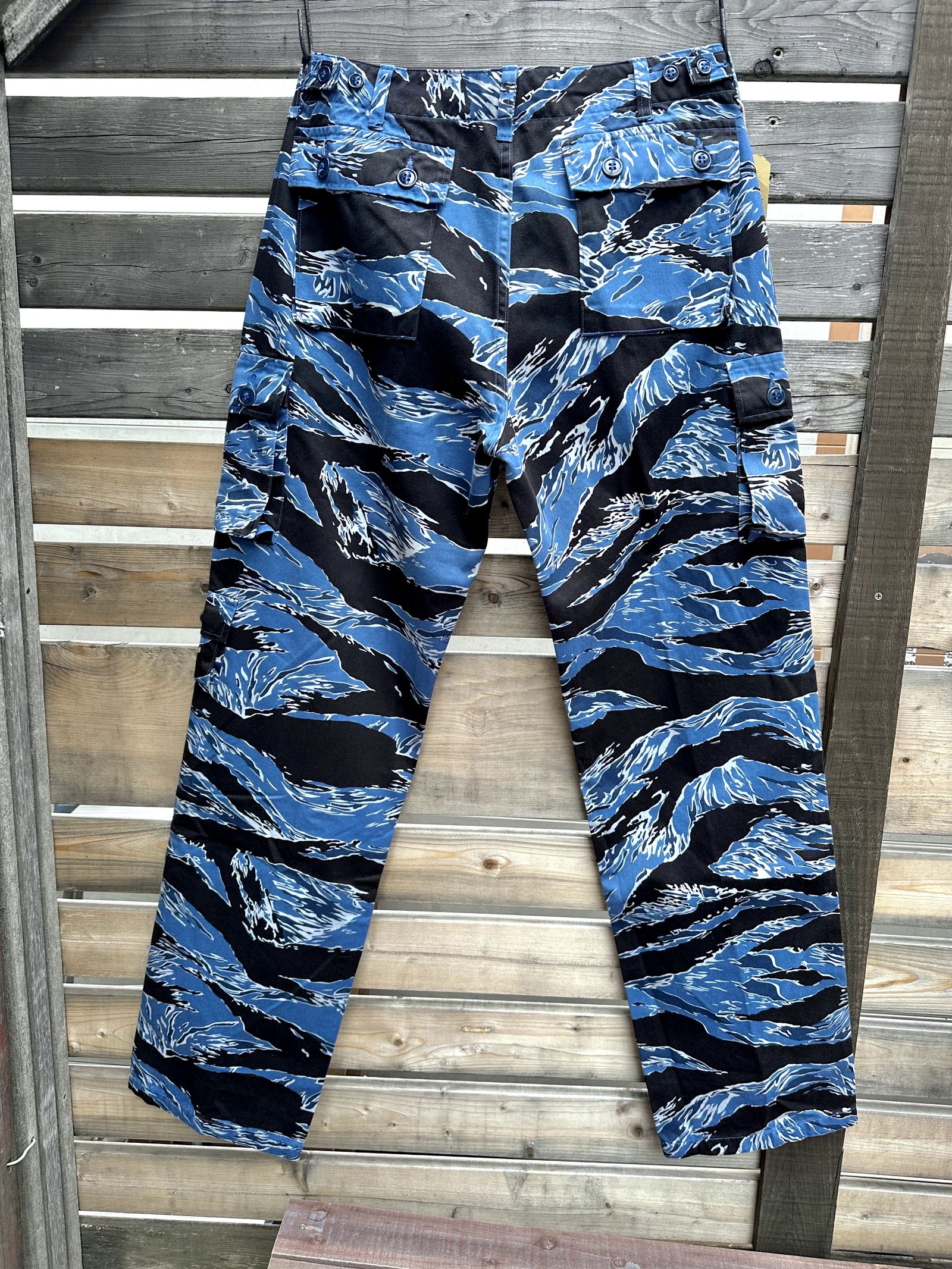 バズリクソンズ / BATTLE DRESS UNIFORM BLUE TIGER PANTS / タイガーストライプ カモフラ / ブルー(125)