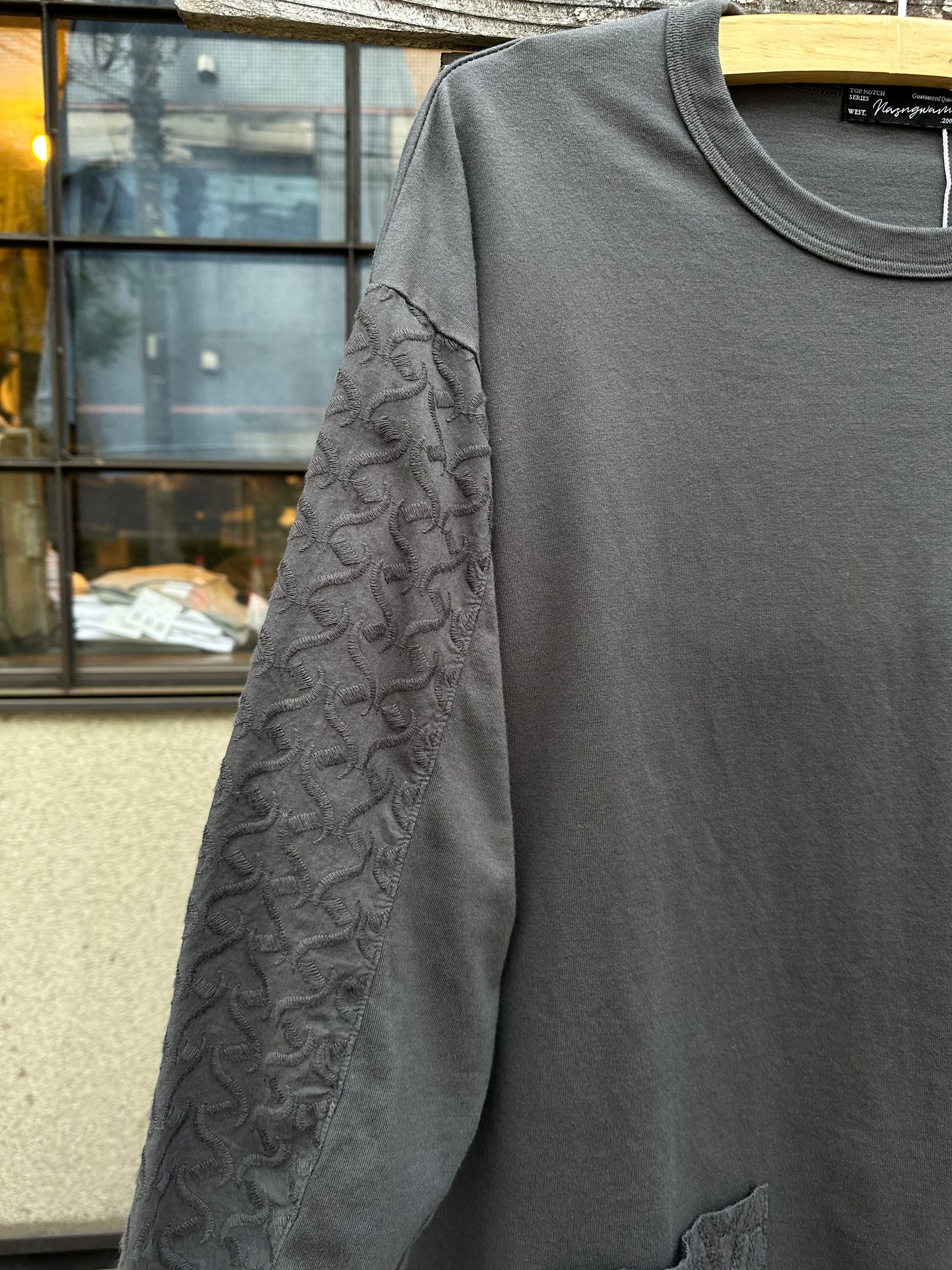 NEEDLE CUTSEW / ニードルカットソー / チャコール