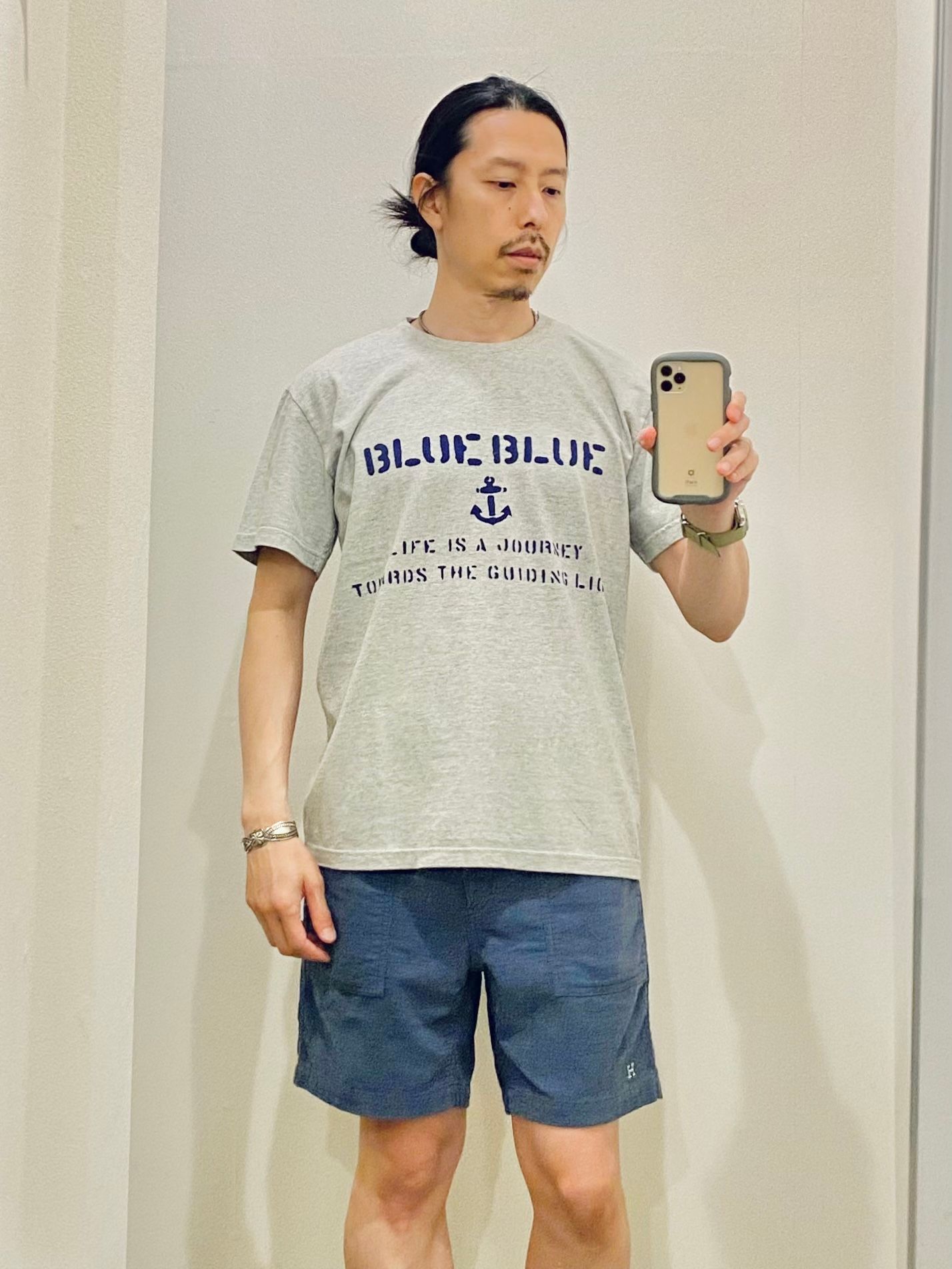 ブルーブルー / BLUE BLUE / ステンシル BLUE BLUE Tシャツ グレー