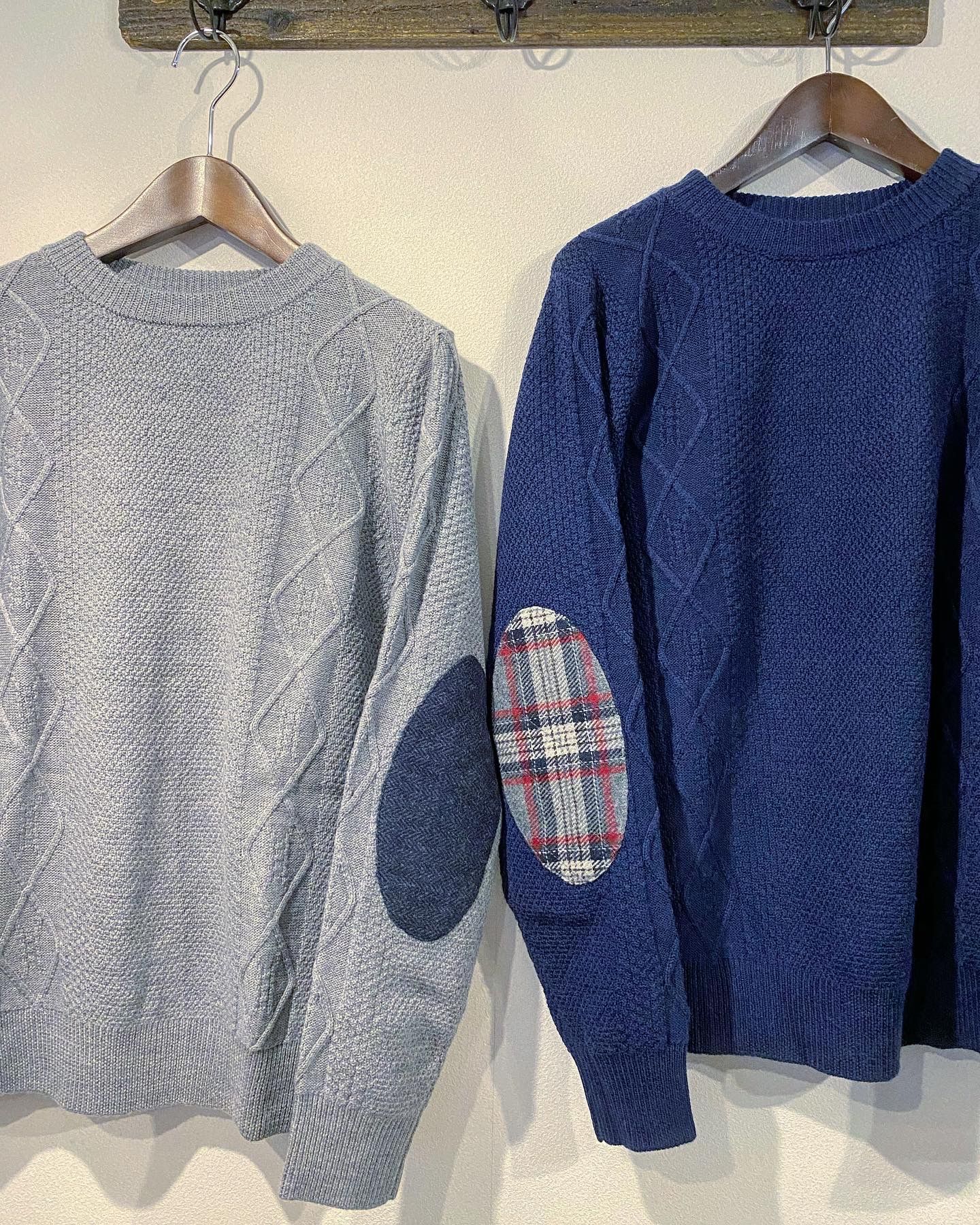 NARO / エルボーパッチケーブルクルーセーター / ネイビー