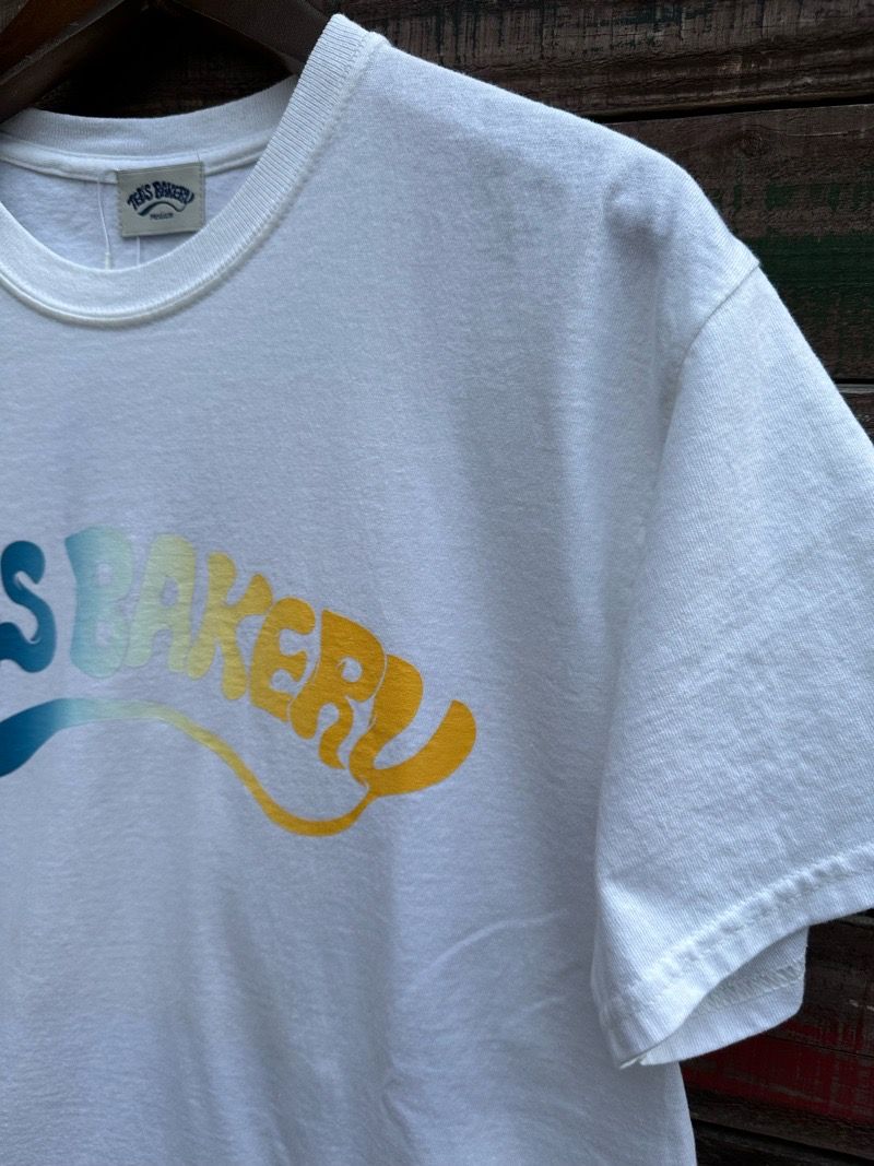 TED’S BAKERY グラデーションロゴ Tシャツ / ホワイト