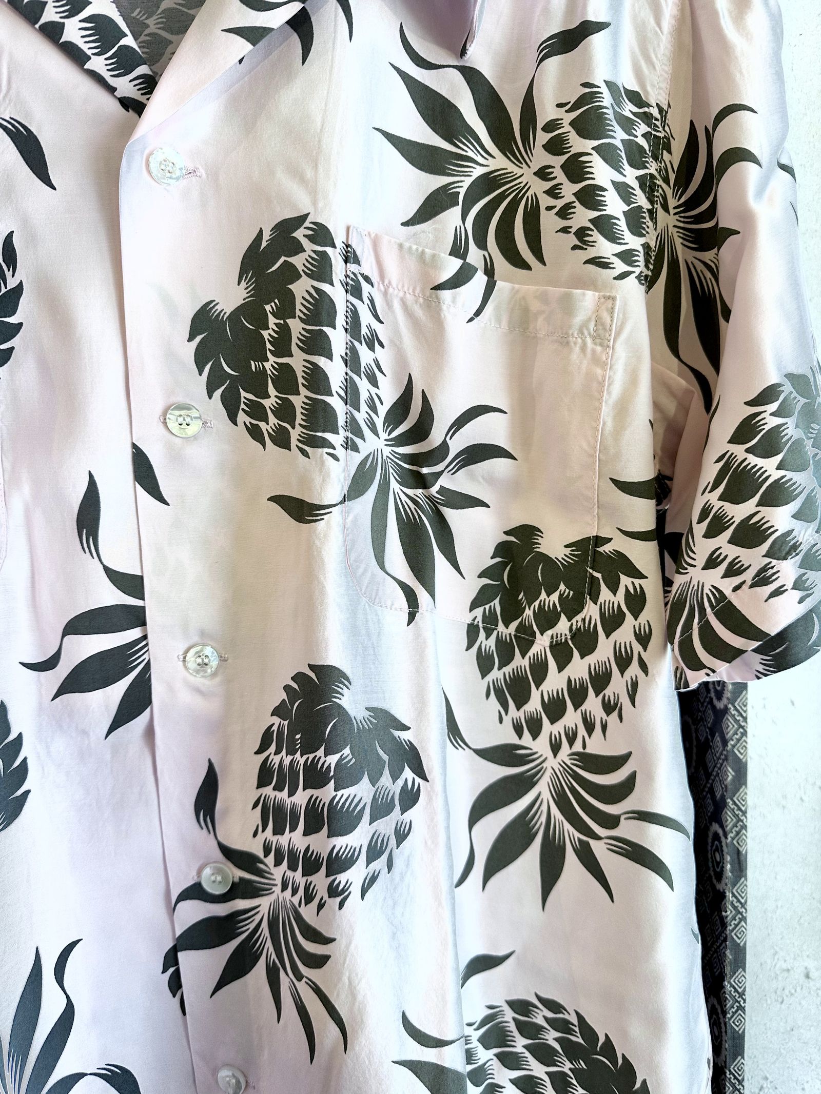DK36201 / デュークカハナモク/ SPECIAL EDITION “DUKE'S PINEAPPLE” 半袖 / アロハシャツ / ハワイアン/ スペシャル / パイナップル柄 / ピンク (165)