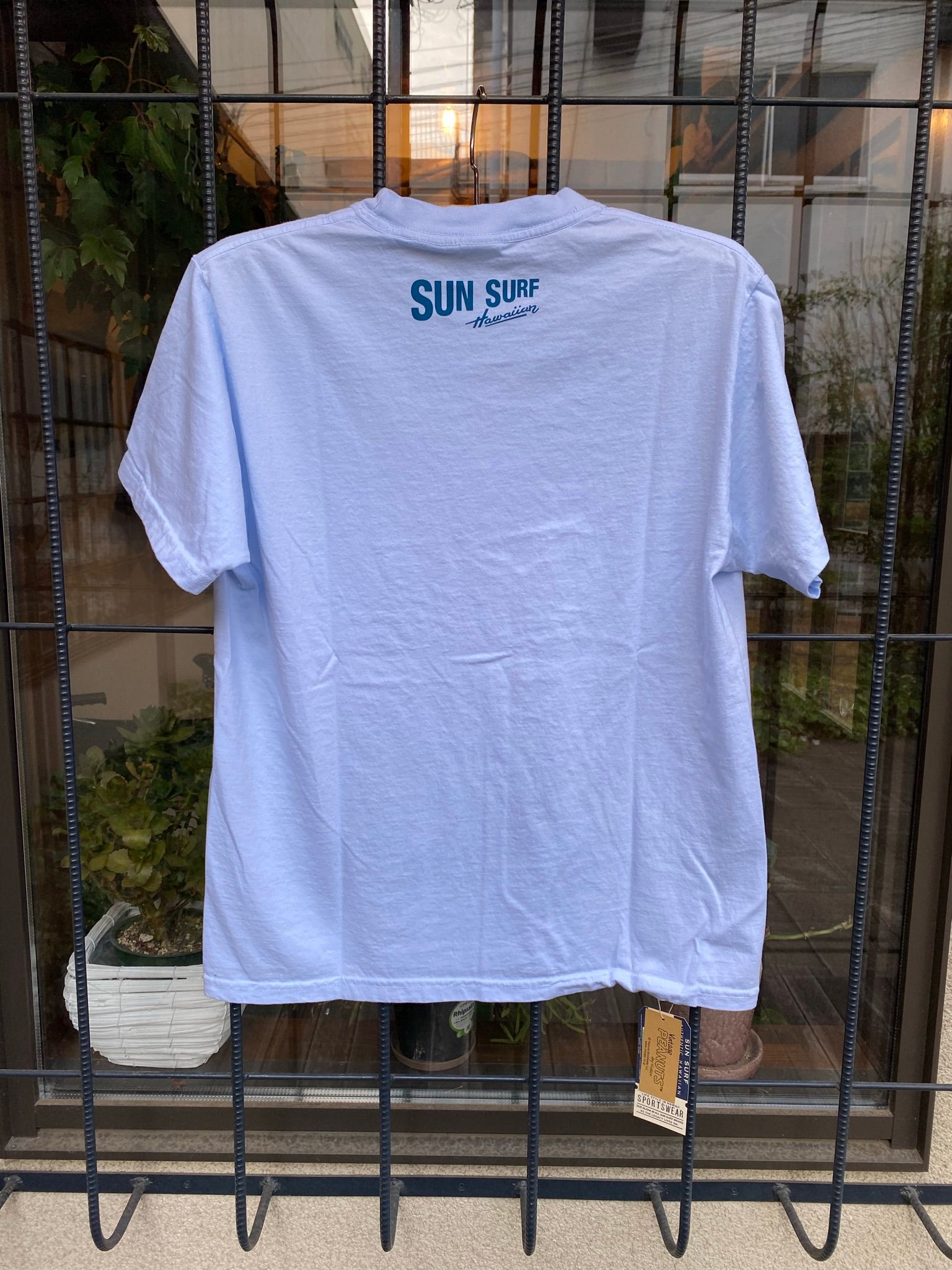 SUN SURF × PEANUTS S/S T-SHIRT / スヌーピーTシャツ ”ALOHA HAWAII” / SS78753 / スカイ(121)