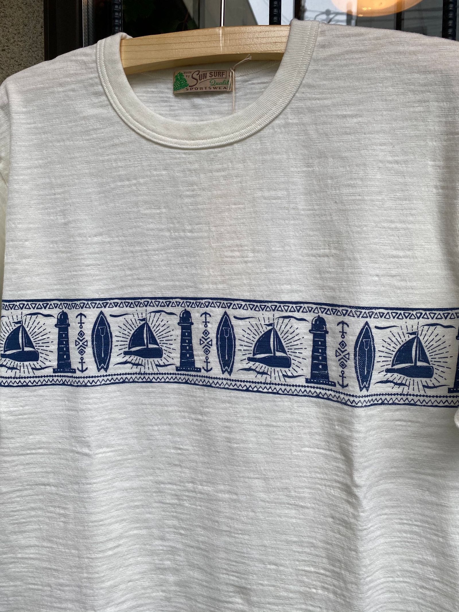 サンサーフ / SUN SURF / Tシャツ "ISLAND VIEW" オフホワイト