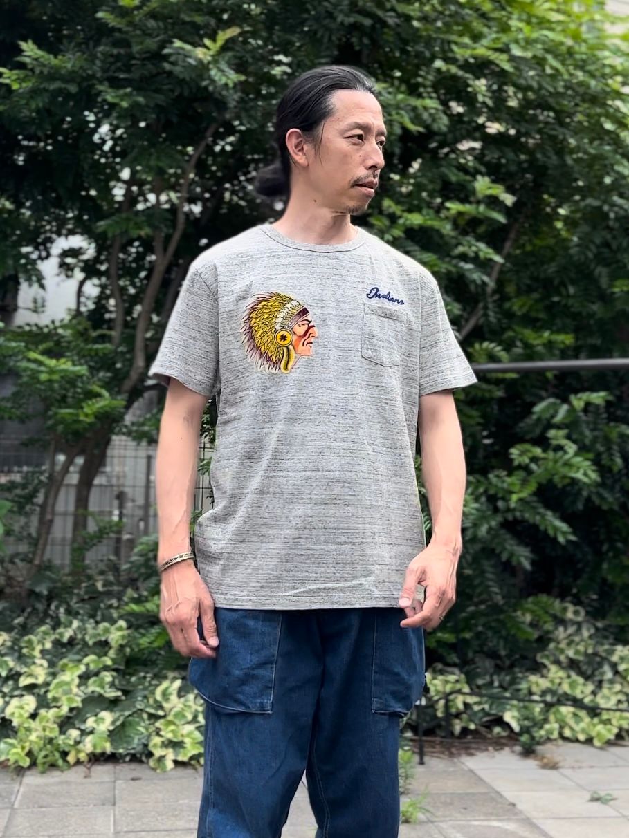 Cheswick / チェスウィック / インディアンヘッド カラーフロッキープリントTシャツ /ヘザーグレー