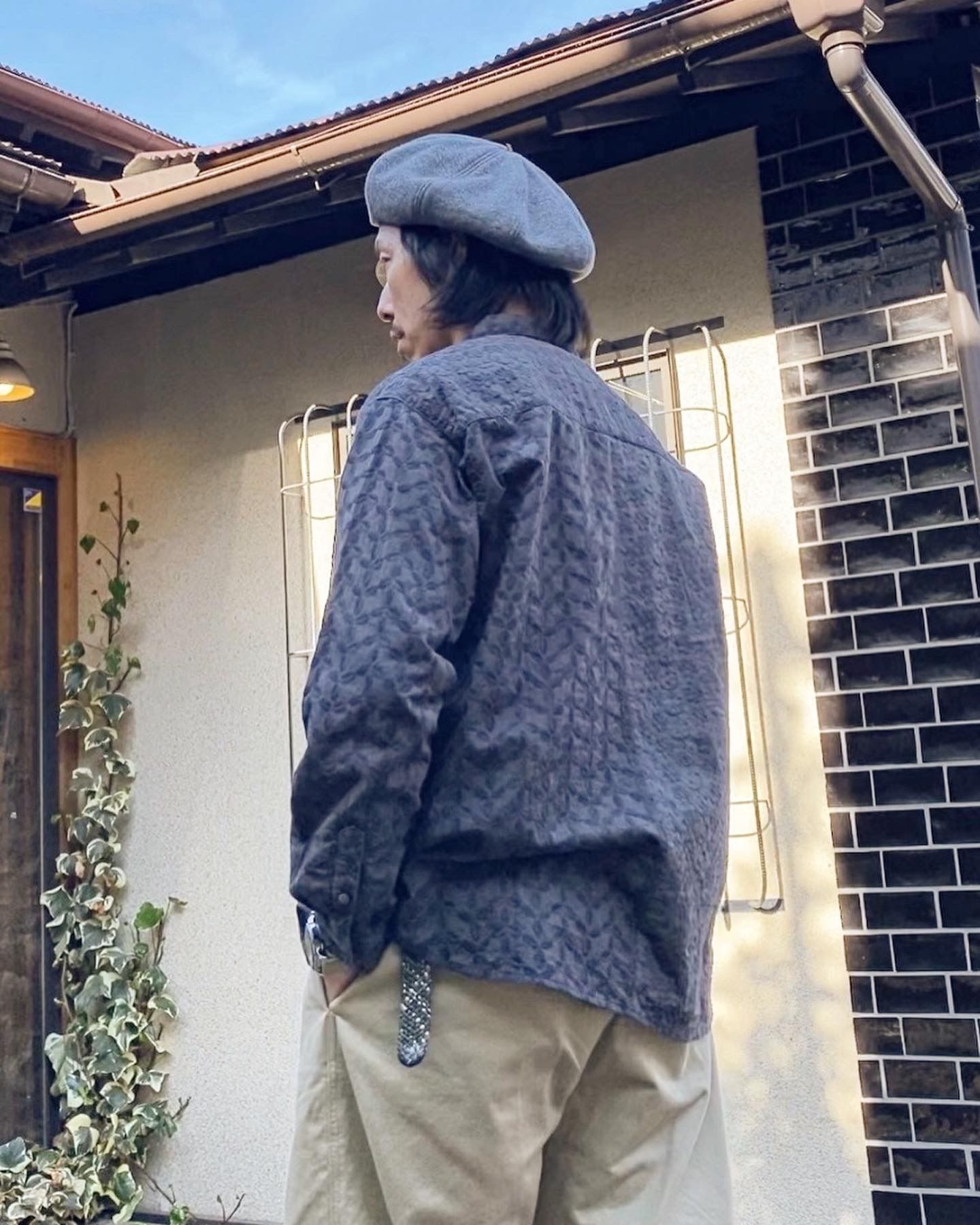【ナスングワム / Nasngwam / NEEDLE SHIRTS / チャコール 】