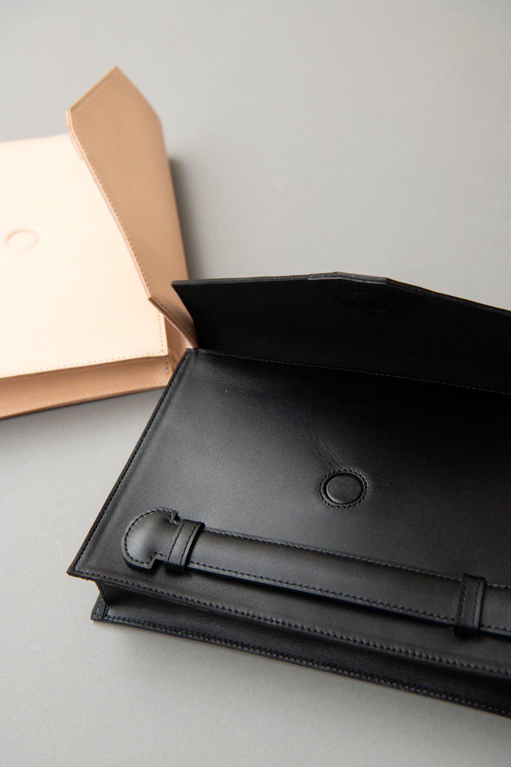 DICTIONARY LEATHER CLUTCH BAG / クラッチバッグ