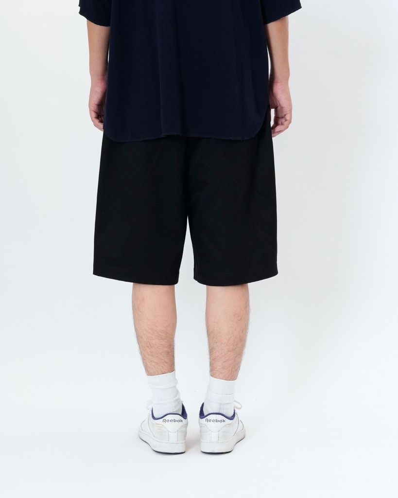 NO TUCK CHINO SHORTS（BLACK）