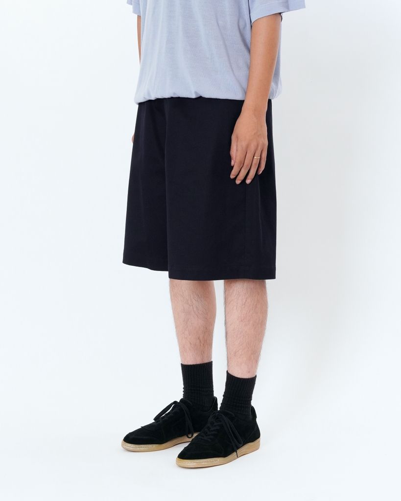 NO TUCK CHINO SHORTS（NAVY）