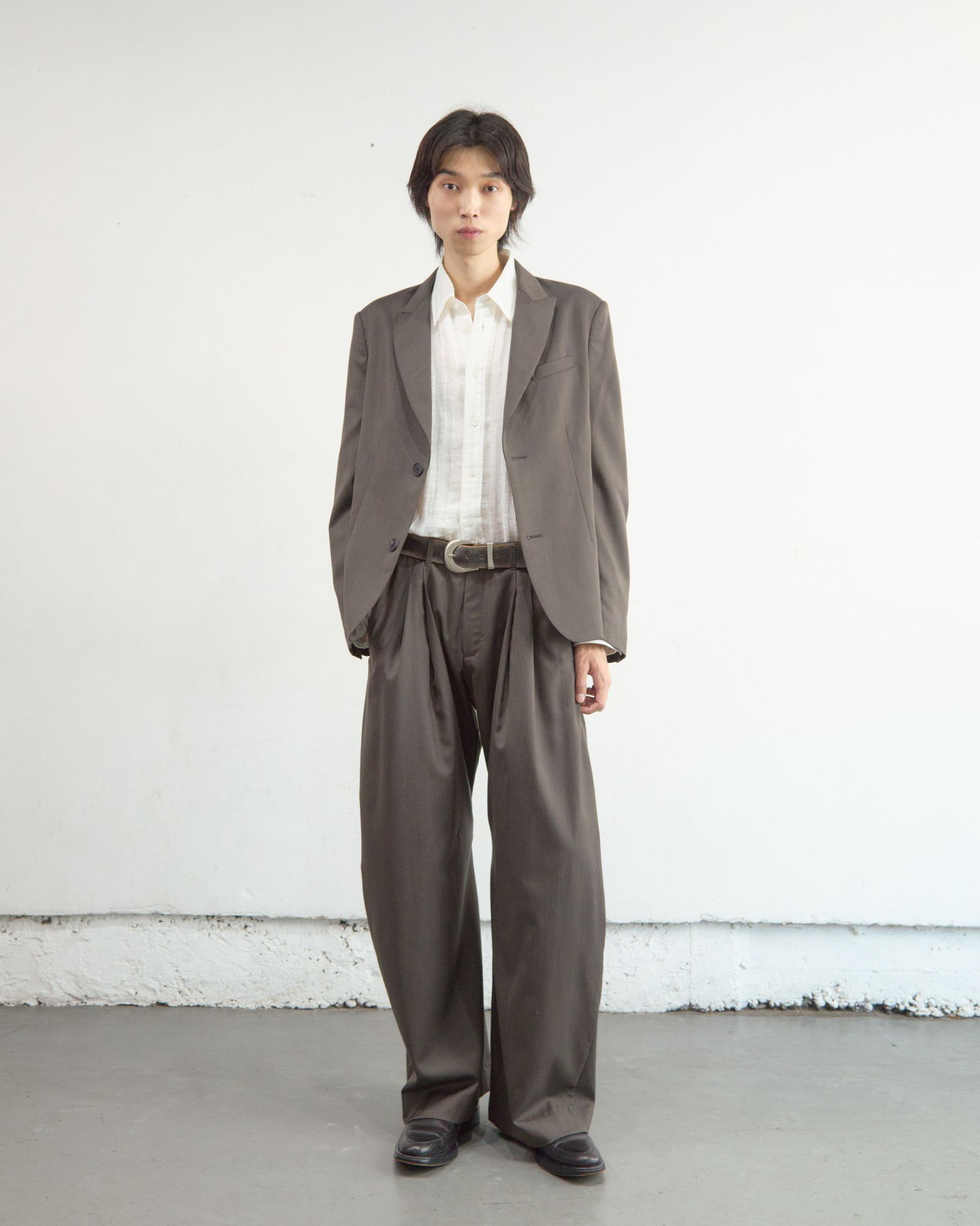 2TUCKED CURVED LEG TROUSERS（BROWN）