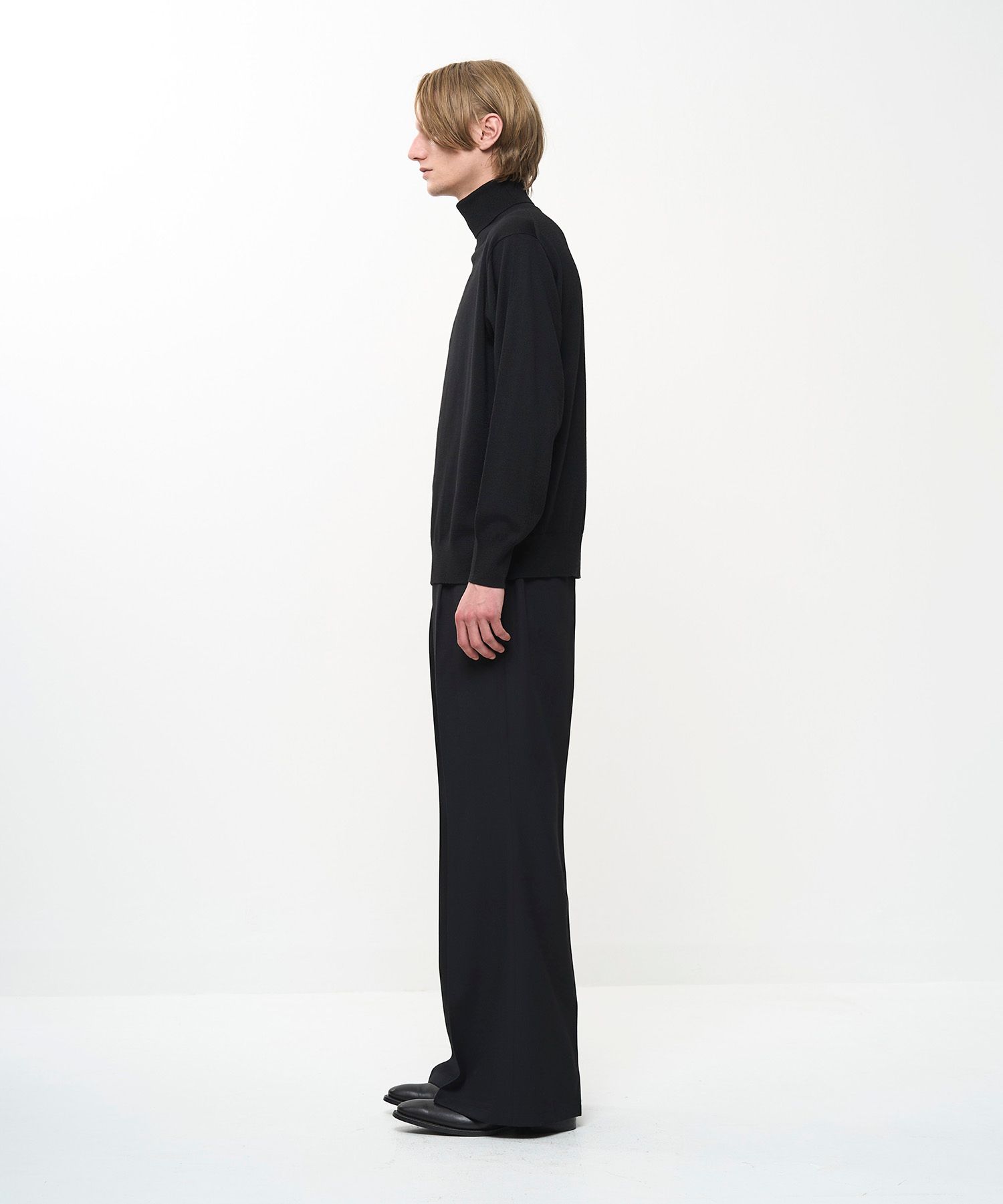 STRUCTURED TURTLENECK KNIT（BLACK）