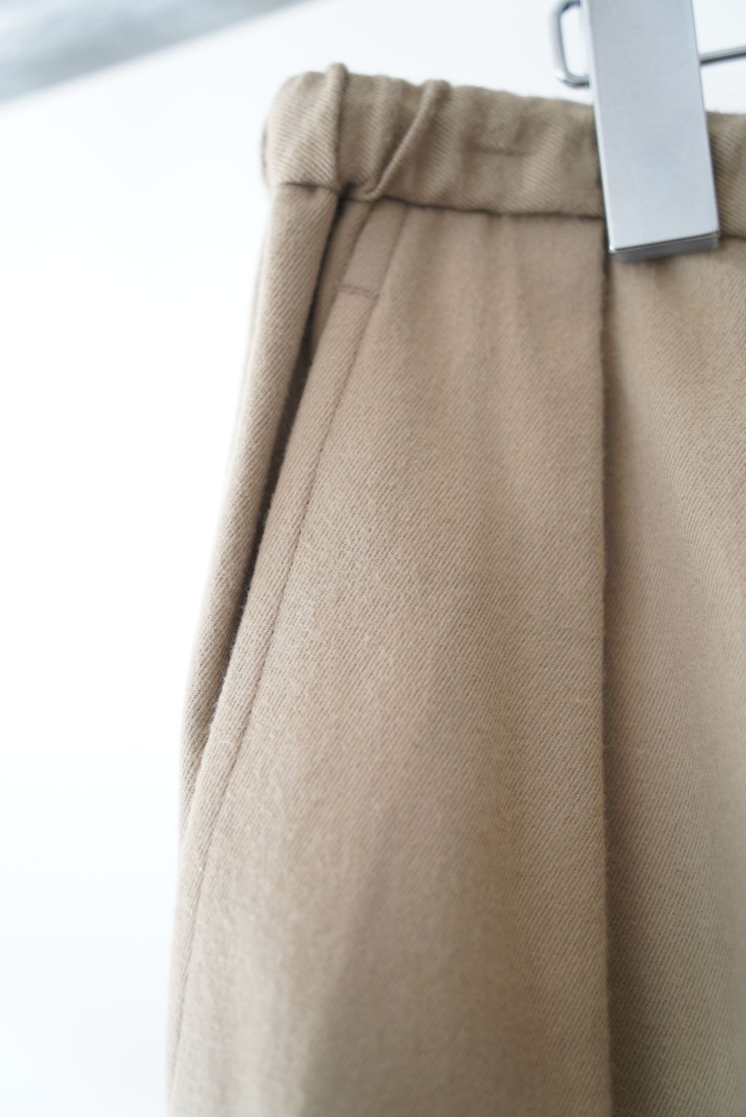 SILK SPINDLE PANTS（BEIGE）