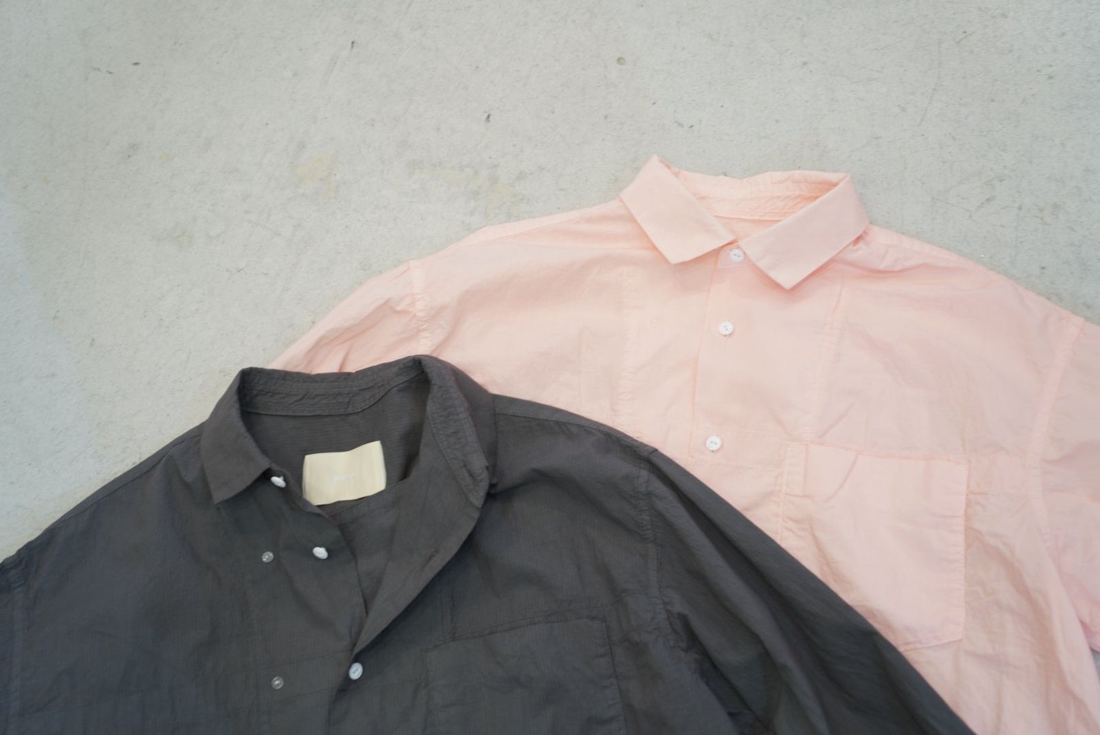 INNAT(インアット)LOOSE BOX SHIRT