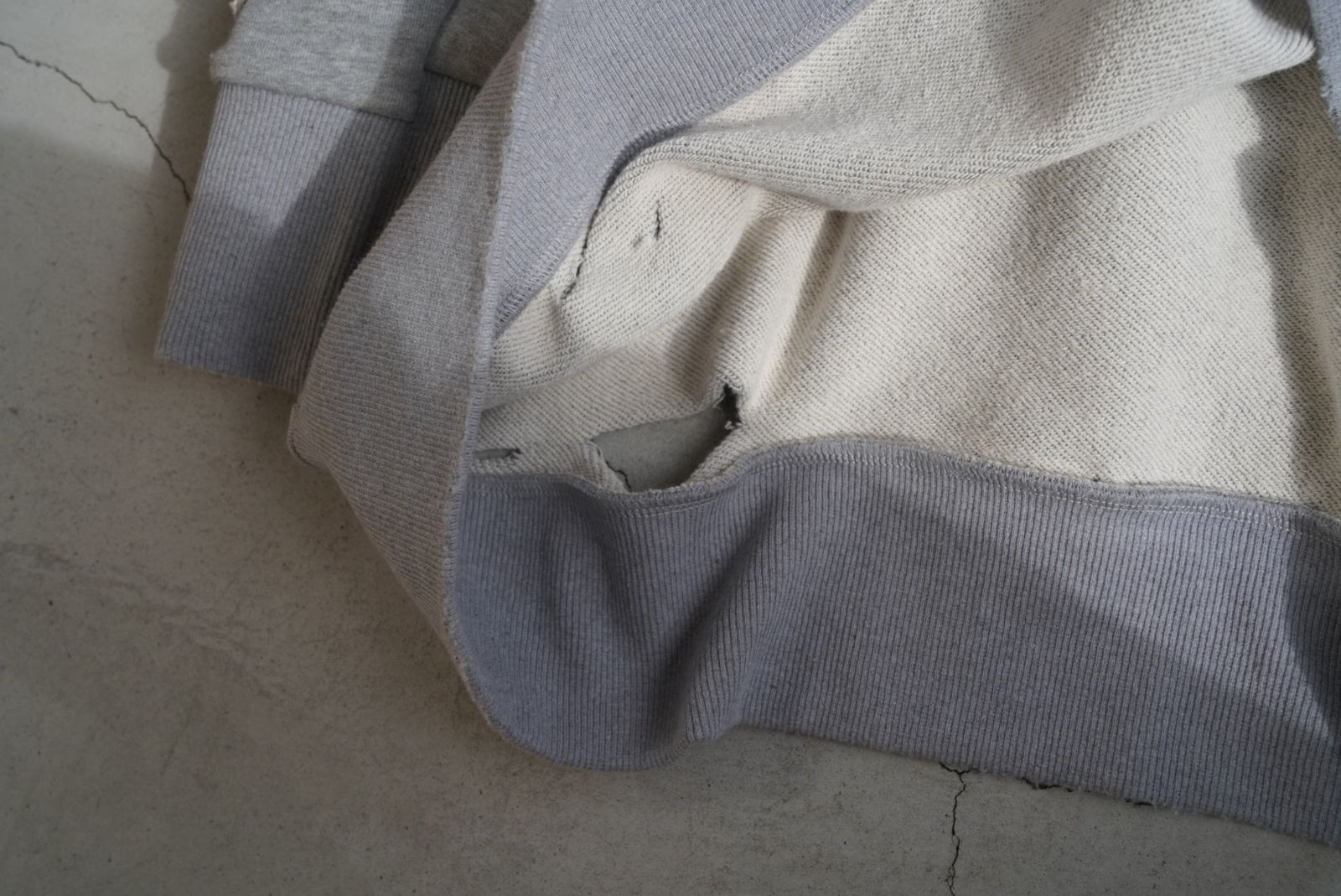 CODA(コーダ)GING BLEACHED DESTROYED SWEATSHIRT