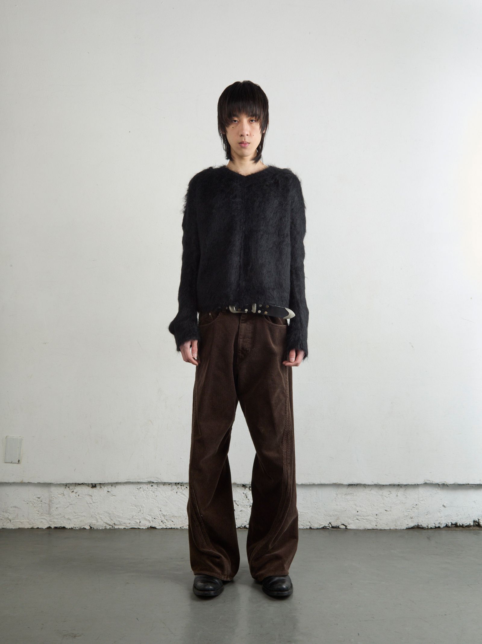 BRUSHED MOHAIR V-NECK SWEATER（BLACK）