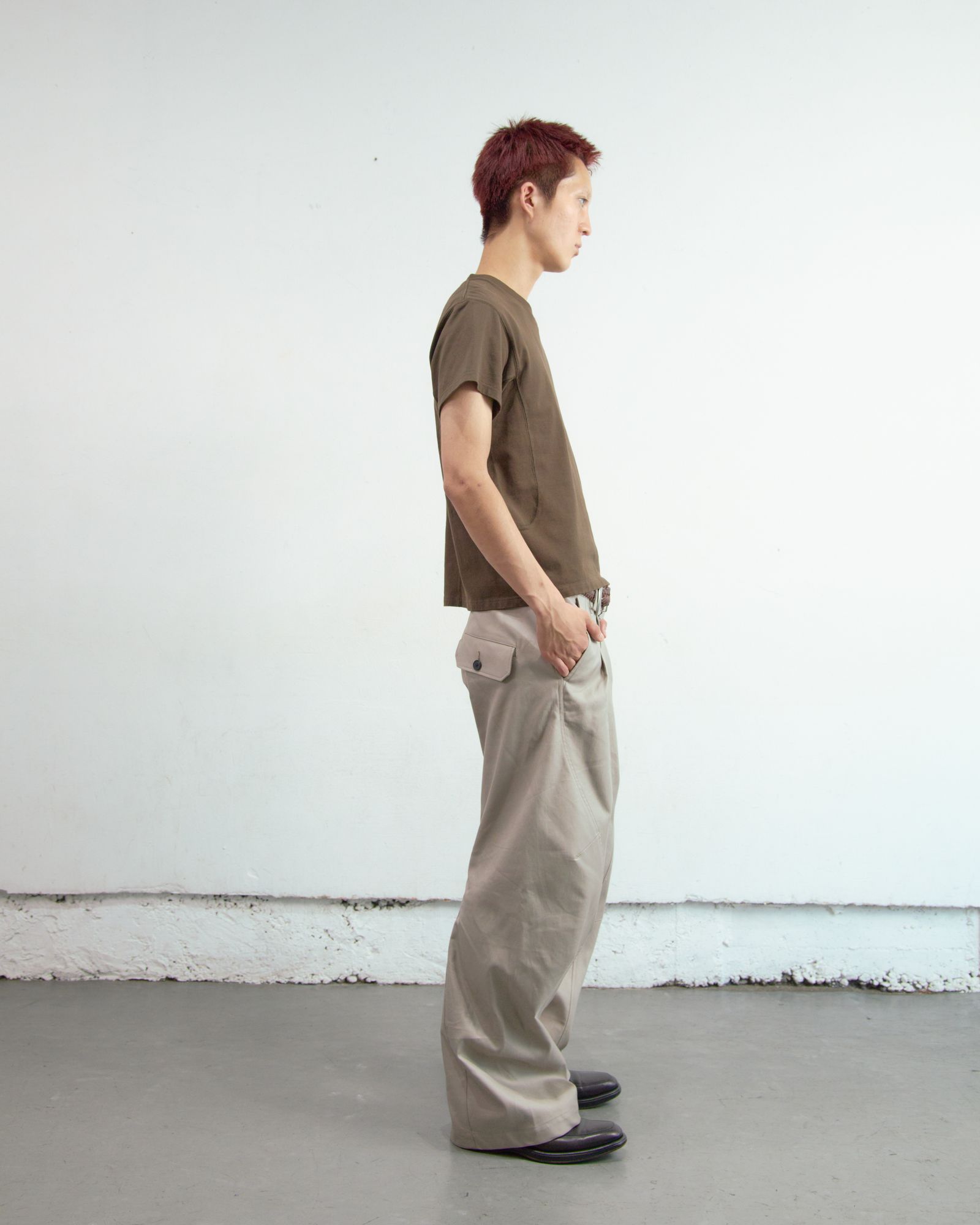 PANELLED V-NECK HALF SLEEVE T-SHIRT（BROWN）